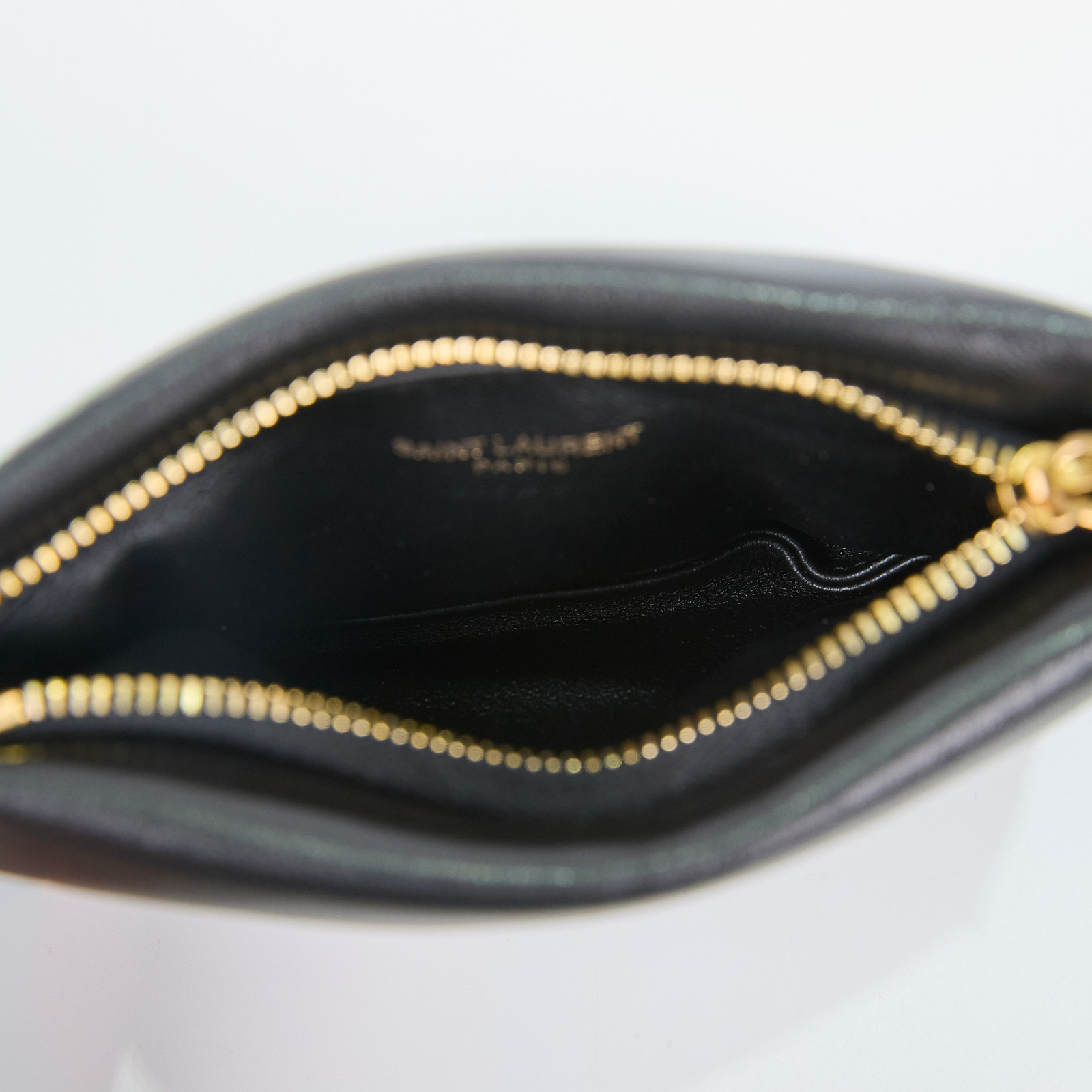 聖羅蘭 YSL SAINT LAURENT Calypso 拉鍊小錢包 迷你 778868AACX7 黑金羊皮一字拉 原廠盒子/防塵袋/購買證明