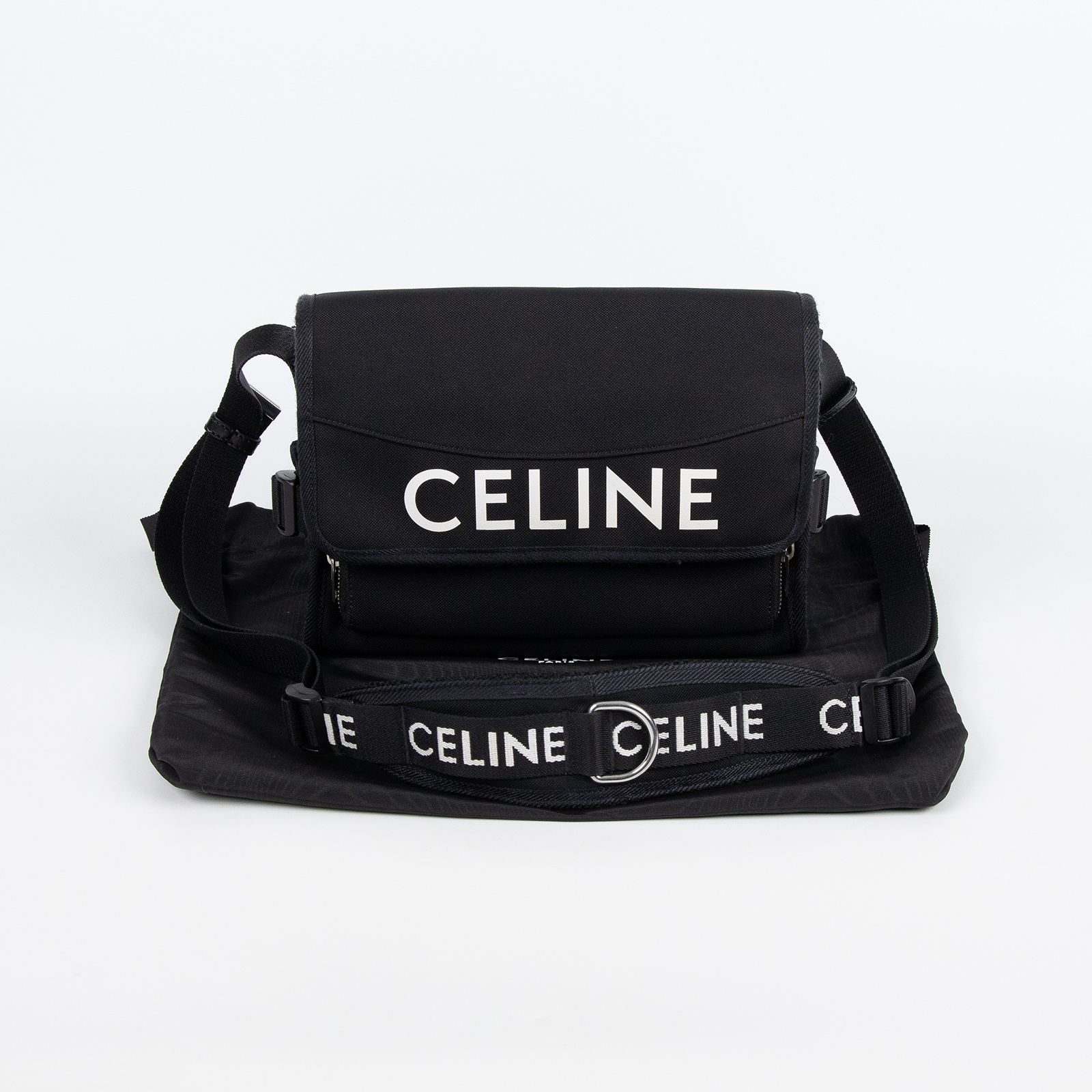 思琳 CELINE 小型郵差包 110062DMT 黑LOGO帆布肩背包 防塵袋