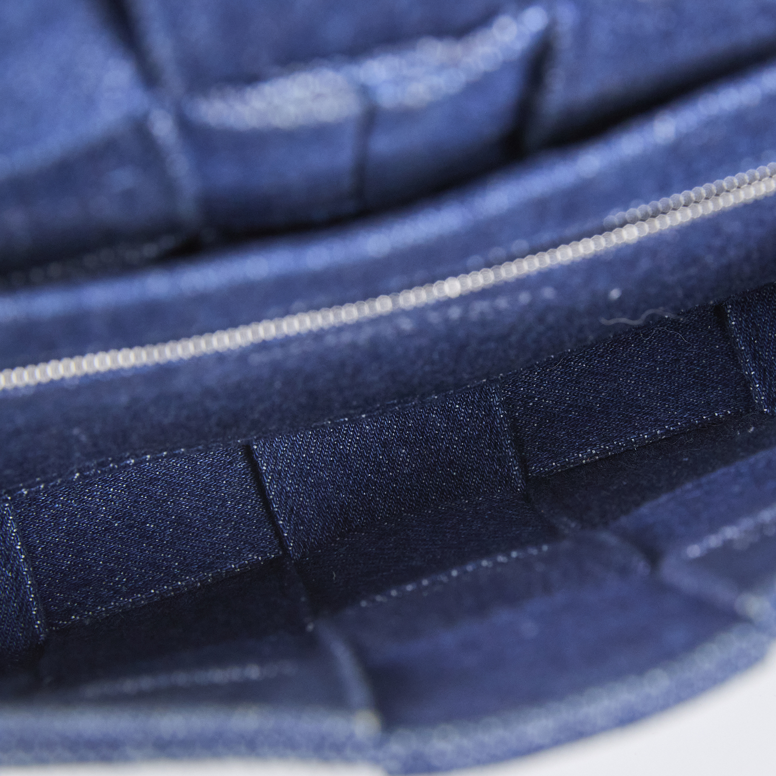 寶緹嘉 BOTTEGA VENETA Cassette 枕頭編織包  深藍牛仔CASSETTE 防塵袋