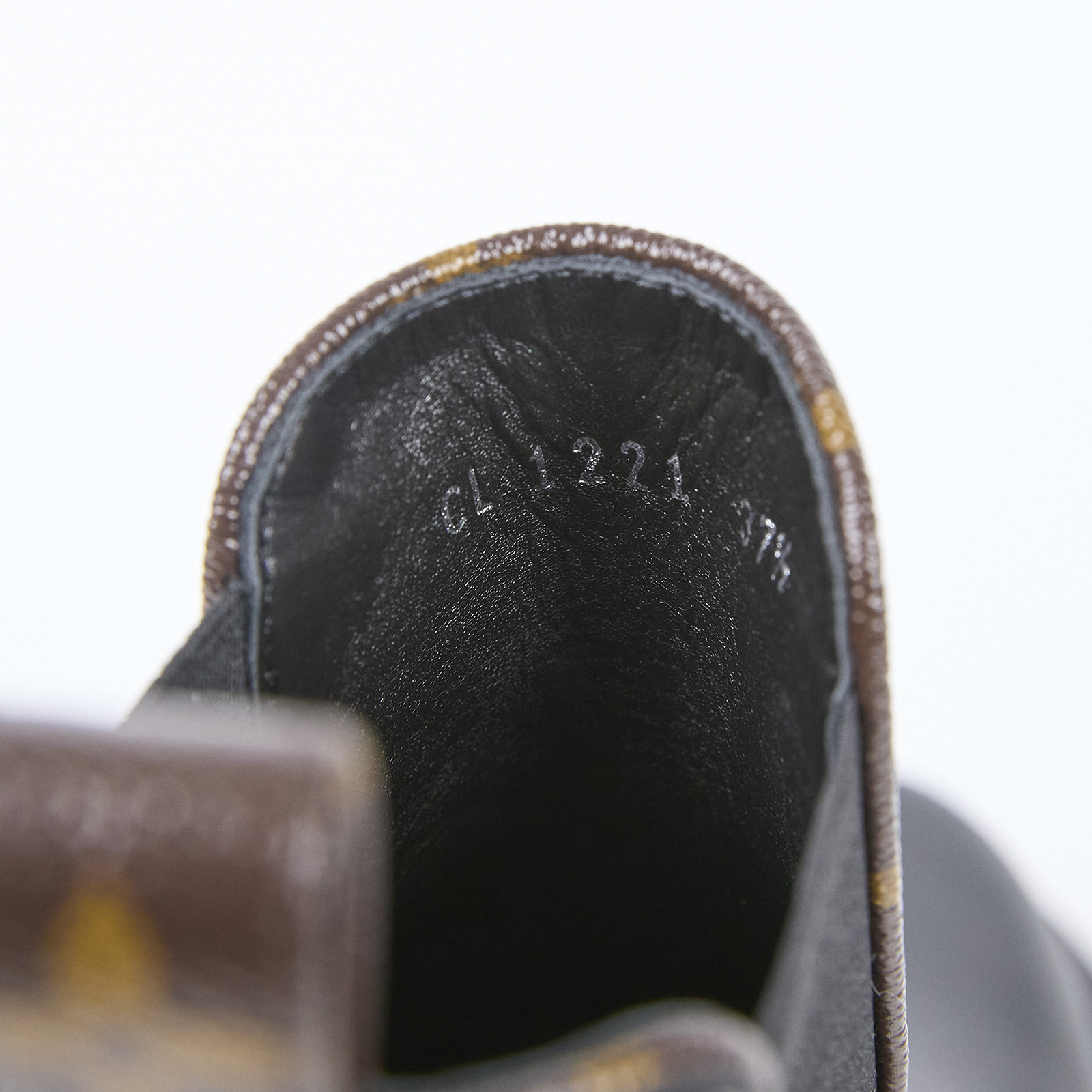 路易威登 LOUIS VUITTON Beaubourg 短靴  黑素面皮革短靴 #37.5 無附屬品