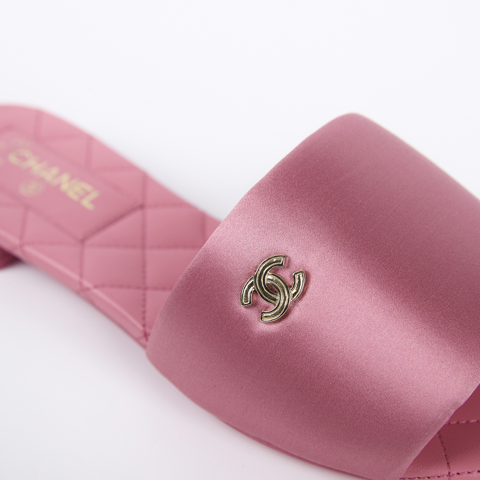 香奈兒 CHANEL 緞面 菱格紋 涼鞋 G38858_37 粉菱格拖鞋 原廠盒子/防塵袋