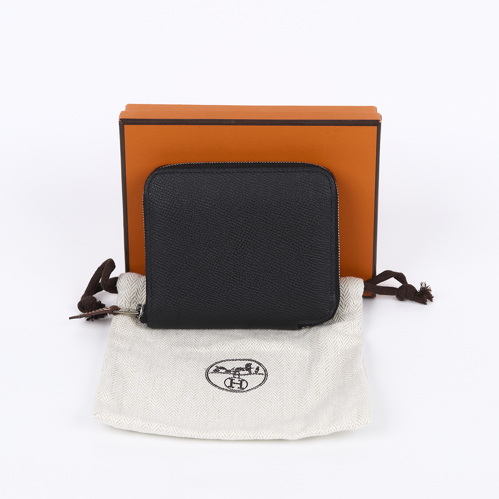 愛馬仕 Hermes SilkIn 拉鍊 絲巾 短夾 錢包 SILK W MZ 011  MS W刻黑絲巾短夾 原廠盒子/防塵袋