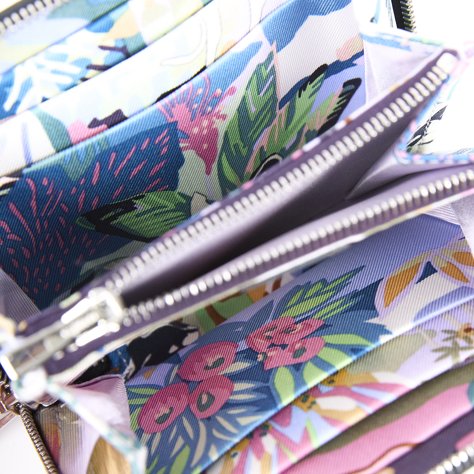 愛馬仕 Hermes SilkIn 拉鍊 絲巾 短夾 錢包 SILK W MZ 011  MS W刻黑絲巾短夾 原廠盒子/防塵袋