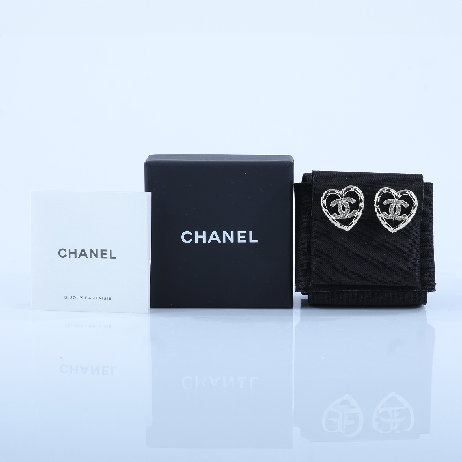 香奈兒 CHANEL CC LOGO 夾式 耳環 1176759956394B25 A 愛心雙C水鑽夾式耳環 原廠盒子/內襯