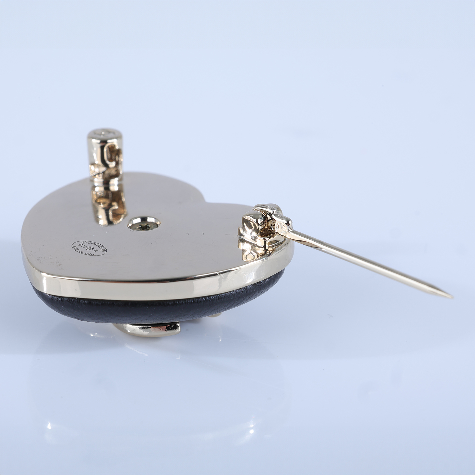 香奈兒 CHANEL CC LOGO 胸針 B22 K 黑愛心胸針 無附屬品