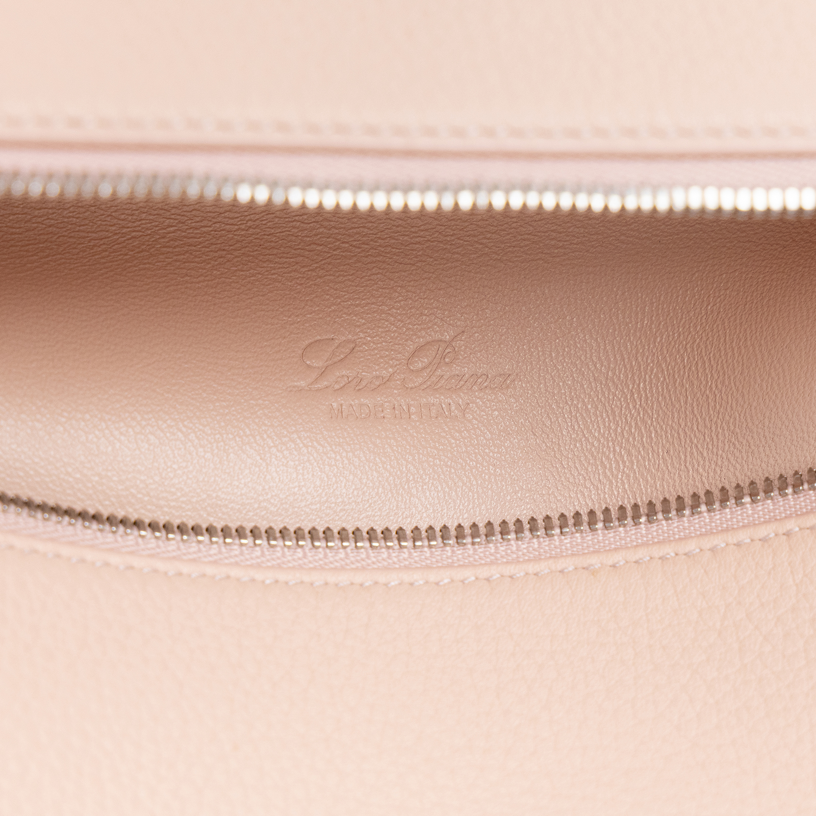 諾悠翩雅 LORO PIANA Extra Pocket 背包 L23.5 FAN4041 粉 L23.5 後背包 防塵袋