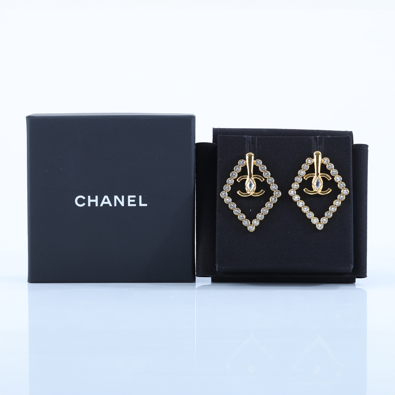 香奈兒 CHANEL CC LOGO 耳環 耳釘 AB9927 B09972L23 C 金色水鑽菱形耳環 原廠盒子/內襯