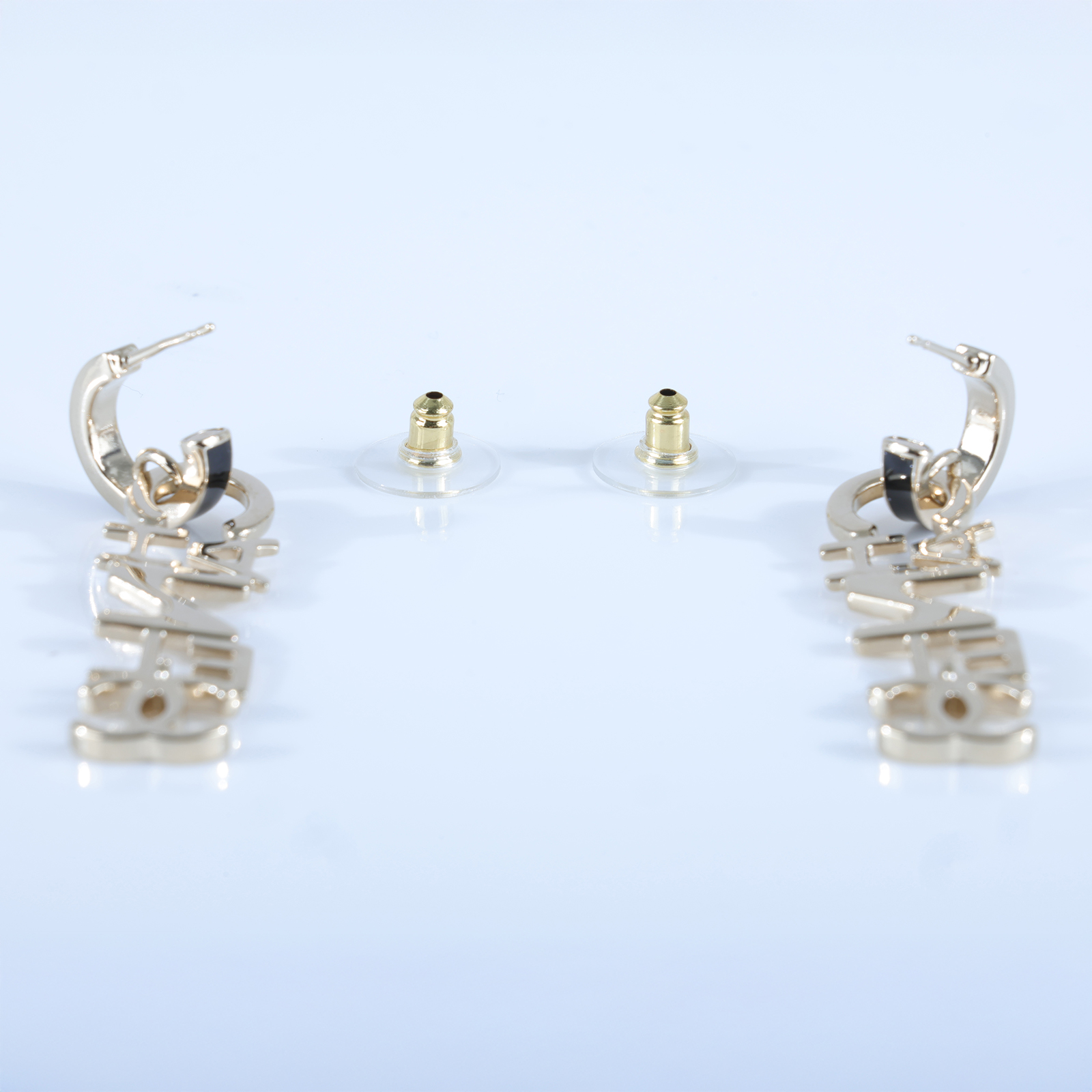 香奈兒 CHANEL CC LOGO 耳環 耳釘 A22 K 淡金垂墜LOGO耳環 無附屬品