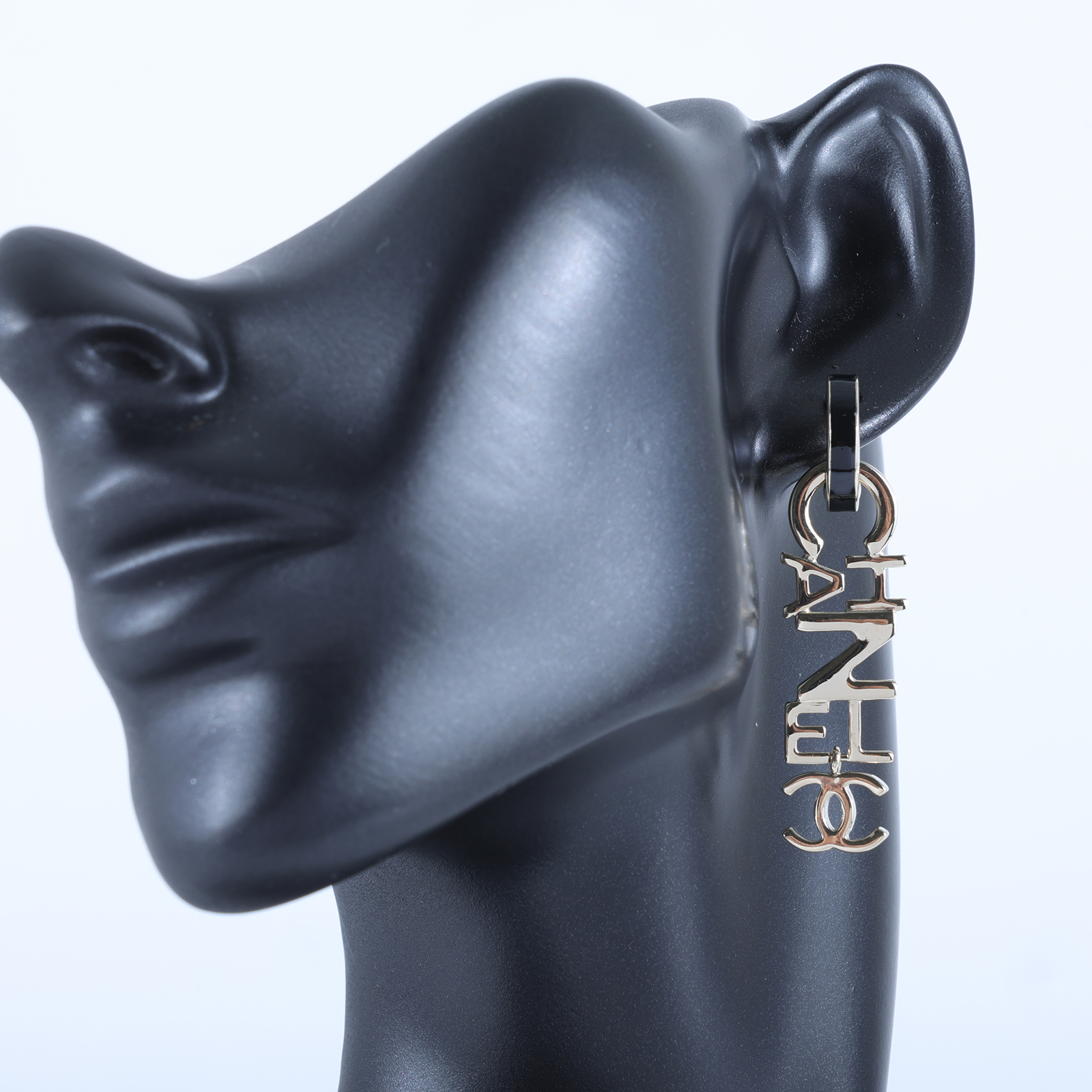 香奈兒 CHANEL CC LOGO 耳環 耳釘 A22 K 淡金垂墜LOGO耳環 無附屬品