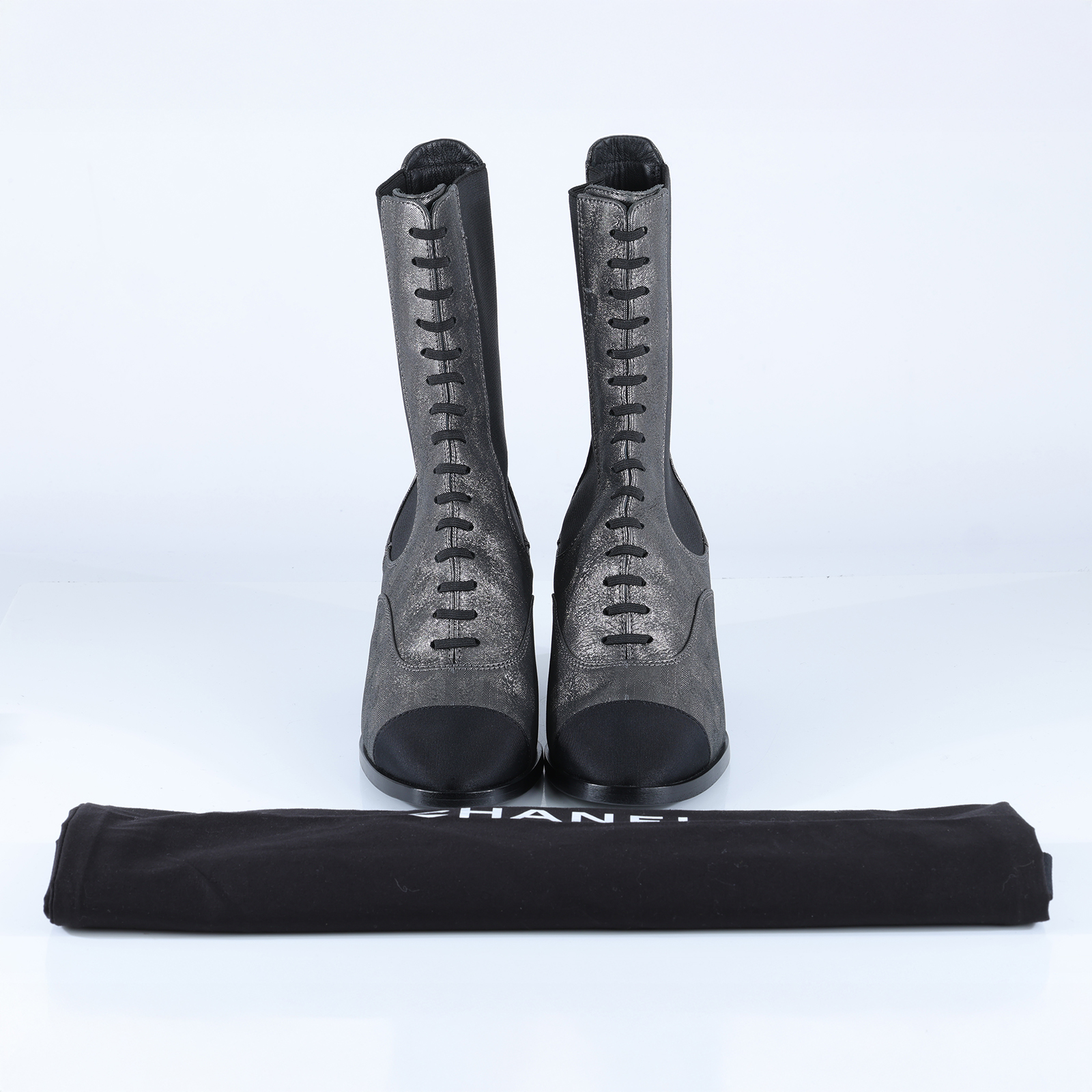 香奈兒 CHANEL interlocking cc logo 戰鬥靴 短靴 31770723719011 銀黑綁帶中筒靴 防塵袋