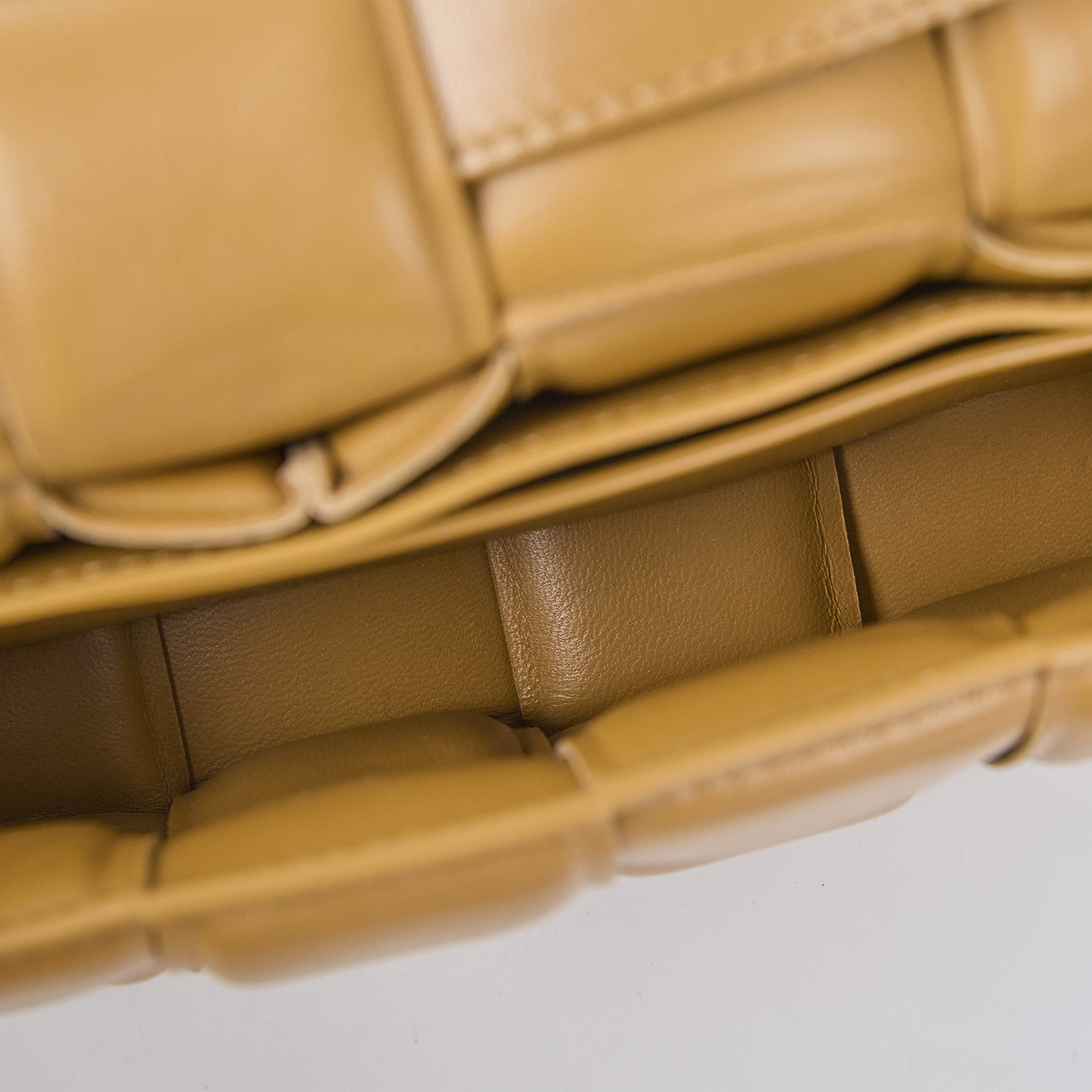 寶緹嘉 BOTTEGA VENETA Padded Cassette Maxi Intrecciato 編織包 710075VCQR  防塵袋