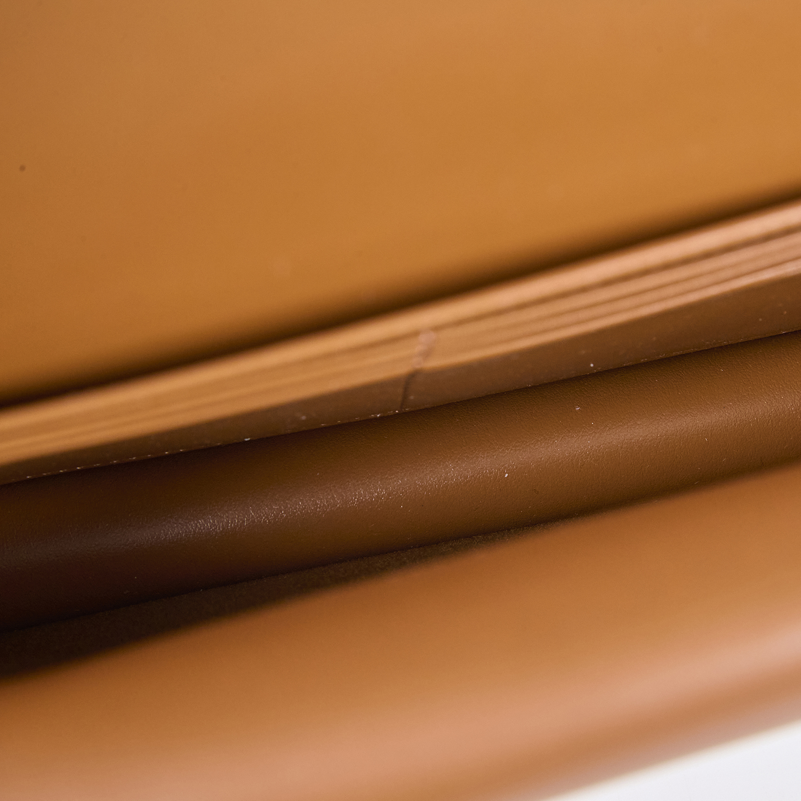 思琳 CELINE Triomphe 帆布  平滑羊皮 Strap 錢包 10D852CG9 黃褐色STRAP信封包 原廠盒子/防塵袋/購買證明