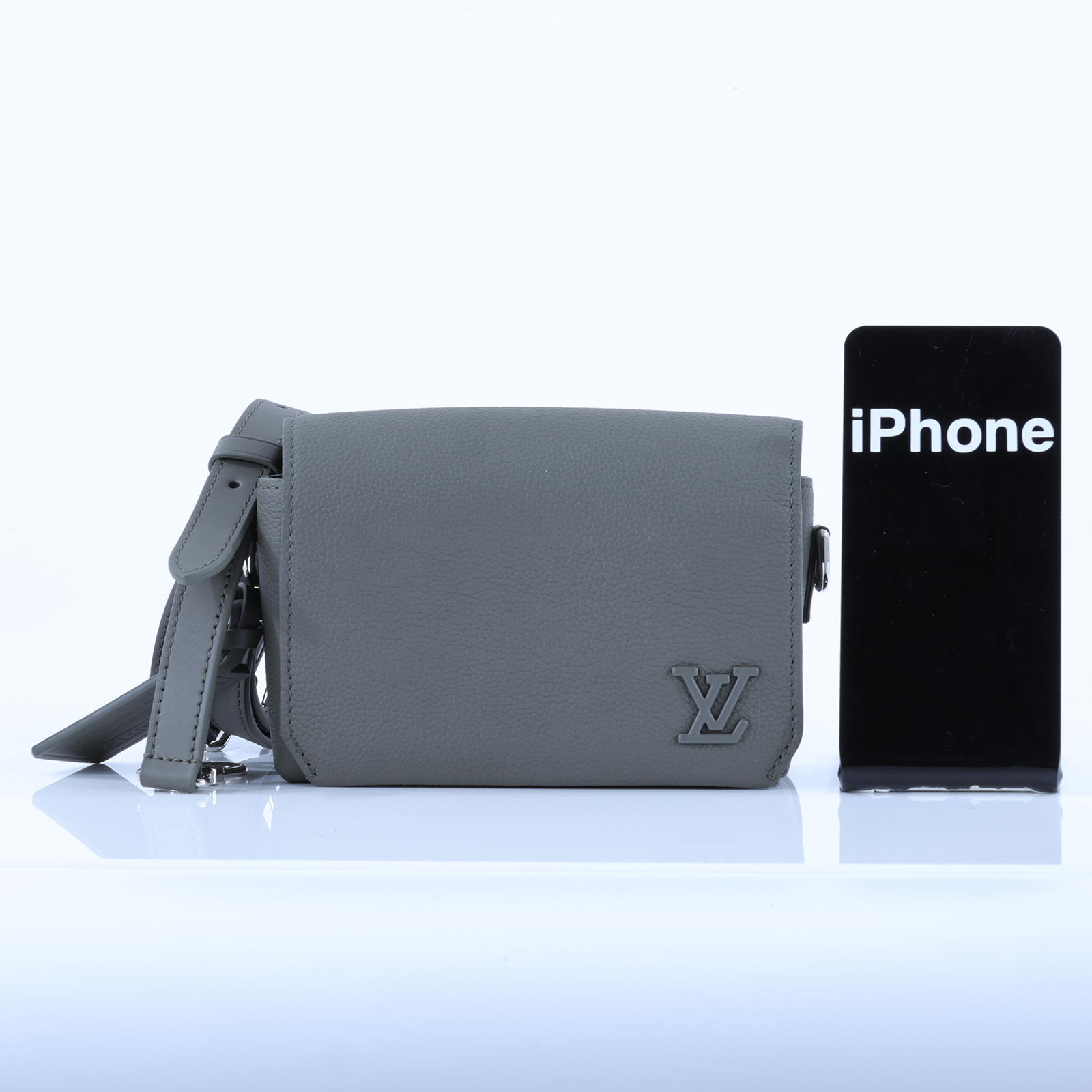 路易威登 LOUIS VUITTON 翻蓋隨身錢包 綠色 M82086 晶片款 綠翻蓋隨身錢包 背帶/吊牌