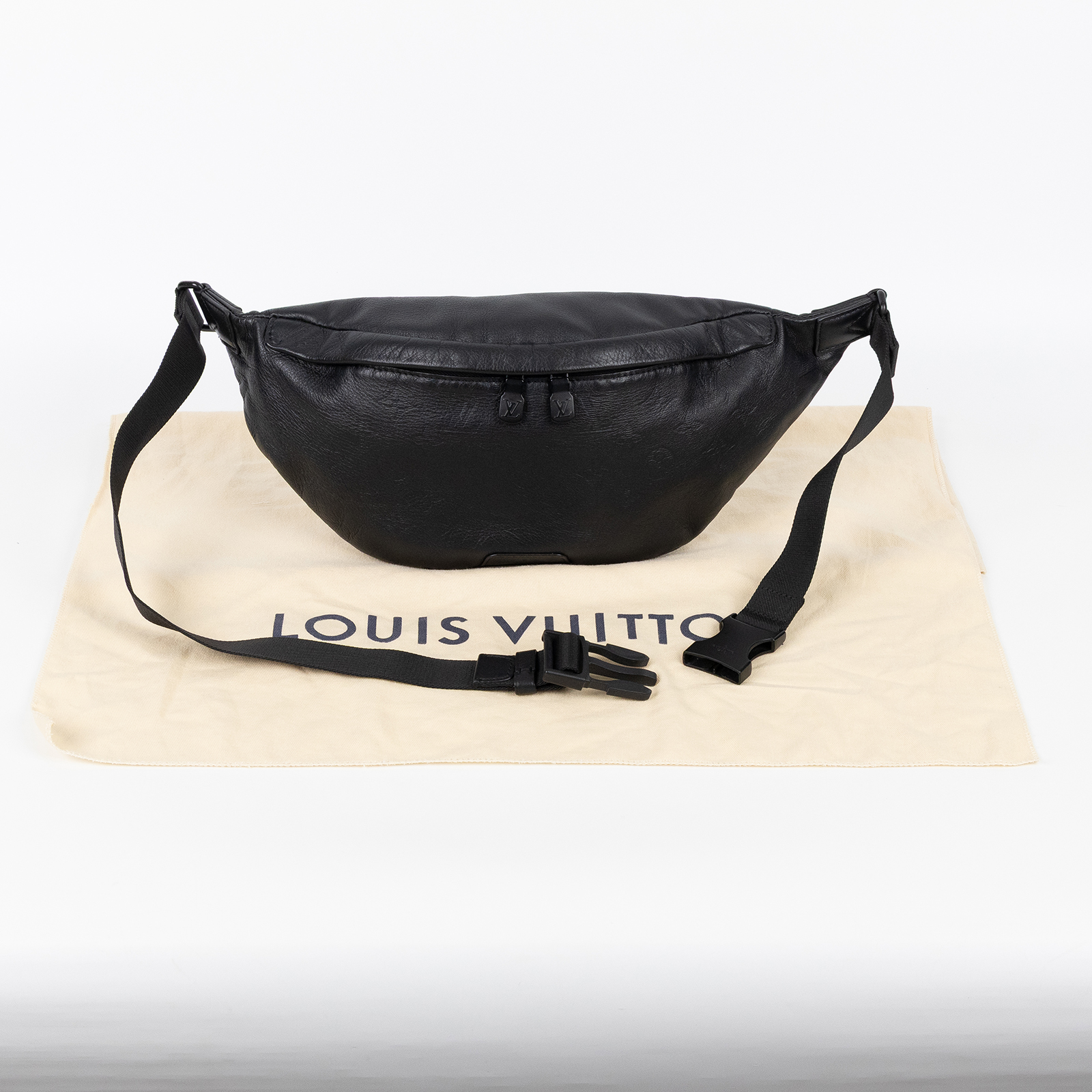 路易威登 LOUIS VUITTON Discovery 壓花小牛皮 腰包 黑色 M44388 晶片款 黑原花壓紋DISCOVERY腰包 防塵袋