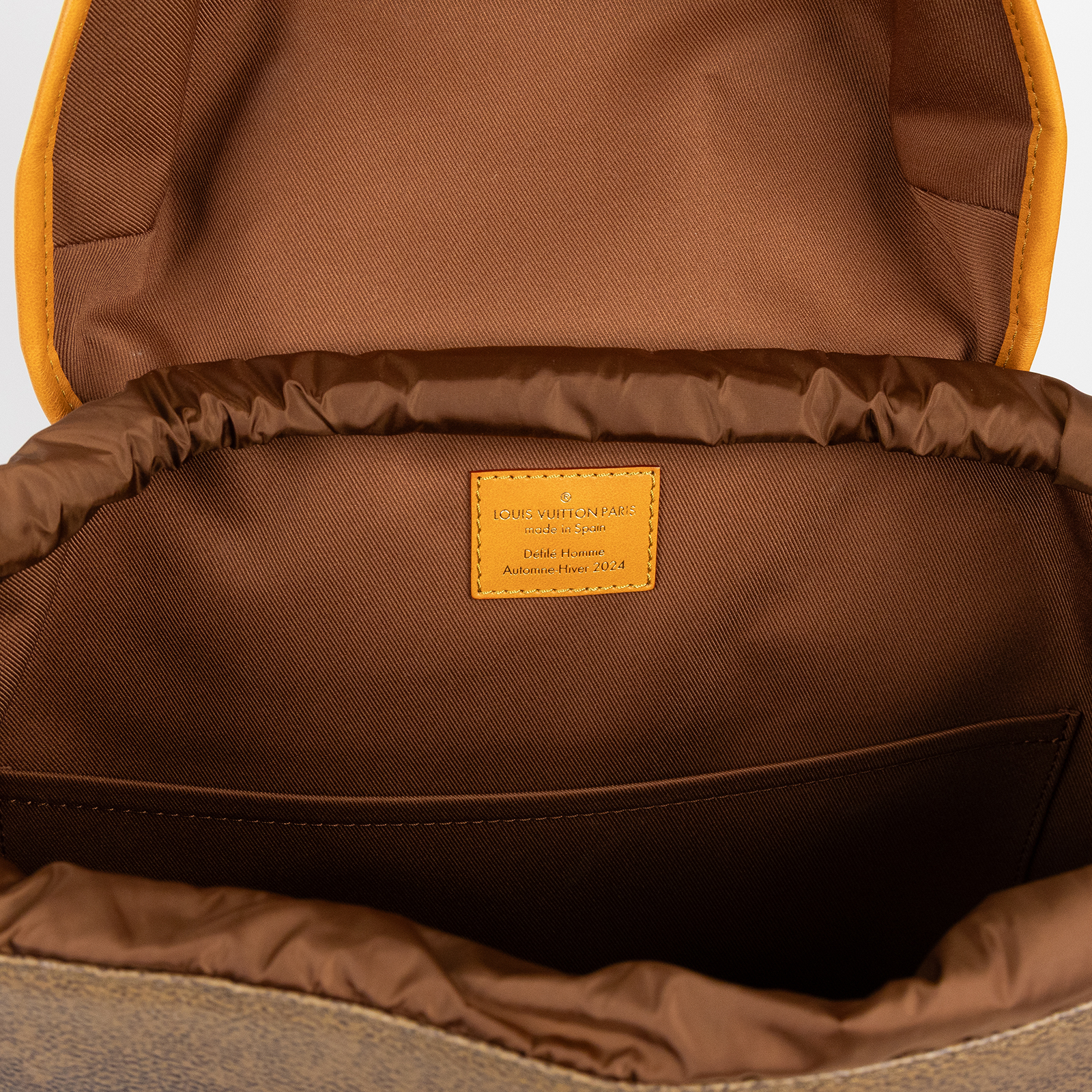 路易威登 LOUIS VUITTON Montsouris 雙肩包 後背包 M11540 晶片款 2024秋冬Montsouris後背包 防塵袋