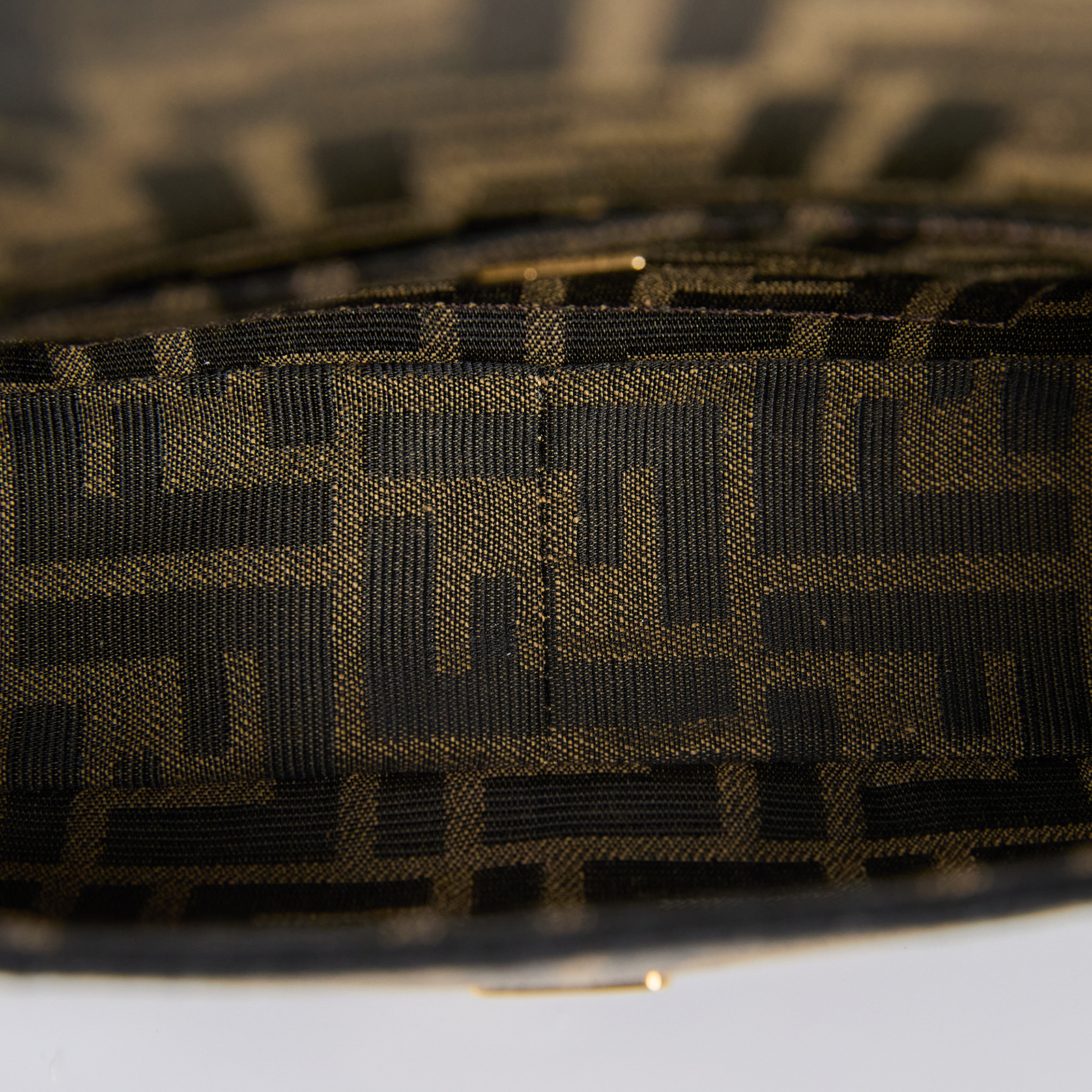 芬迪 FENDI Baguette  8BS017A6V5 棕FF迷你法棍包 防塵袋/背帶