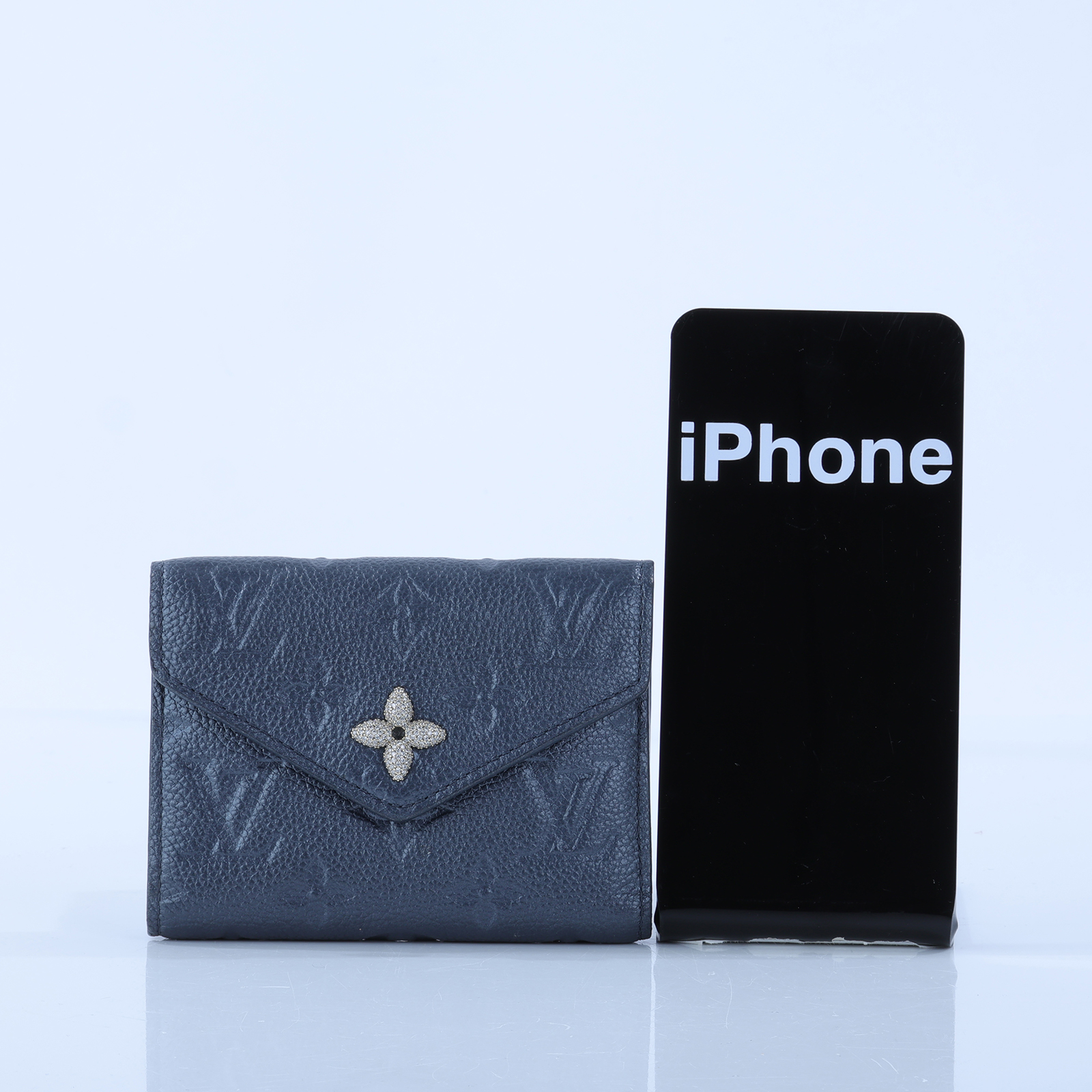 路易威登 LOUIS VUITTON Victorine 錢包 壓花牛皮 M82667 晶片款 藍VICTORINE水鑽扣短夾 原廠盒子/防塵袋