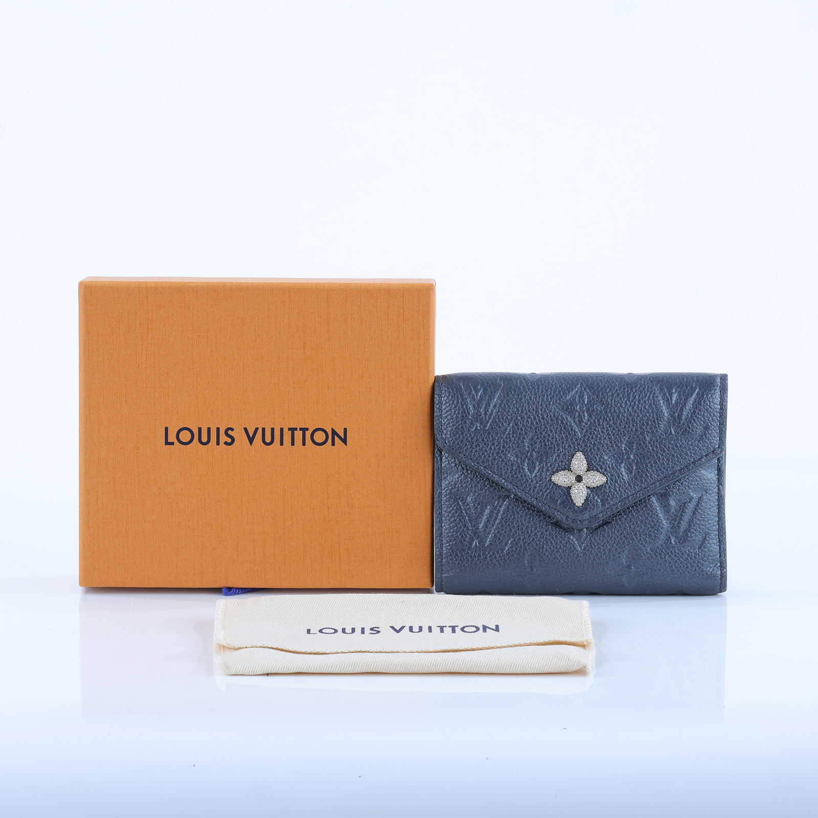 路易威登 LOUIS VUITTON Victorine 錢包 壓花牛皮 M82667 晶片款 藍VICTORINE水鑽扣短夾 原廠盒子/防塵袋