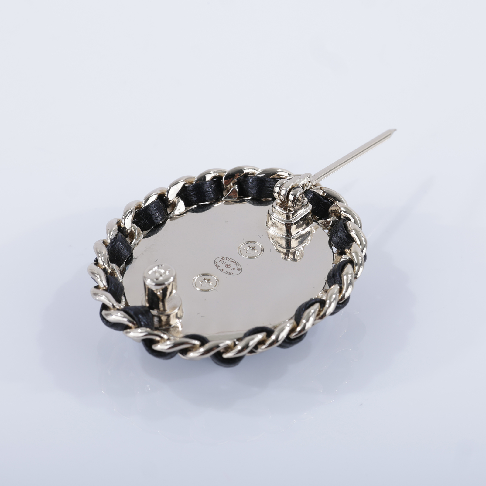 香奈兒 CHANEL CC LOGO 胸針 ABF172 B19748B25 P 單寧圓雙C皮穿鍊胸針 無附屬品