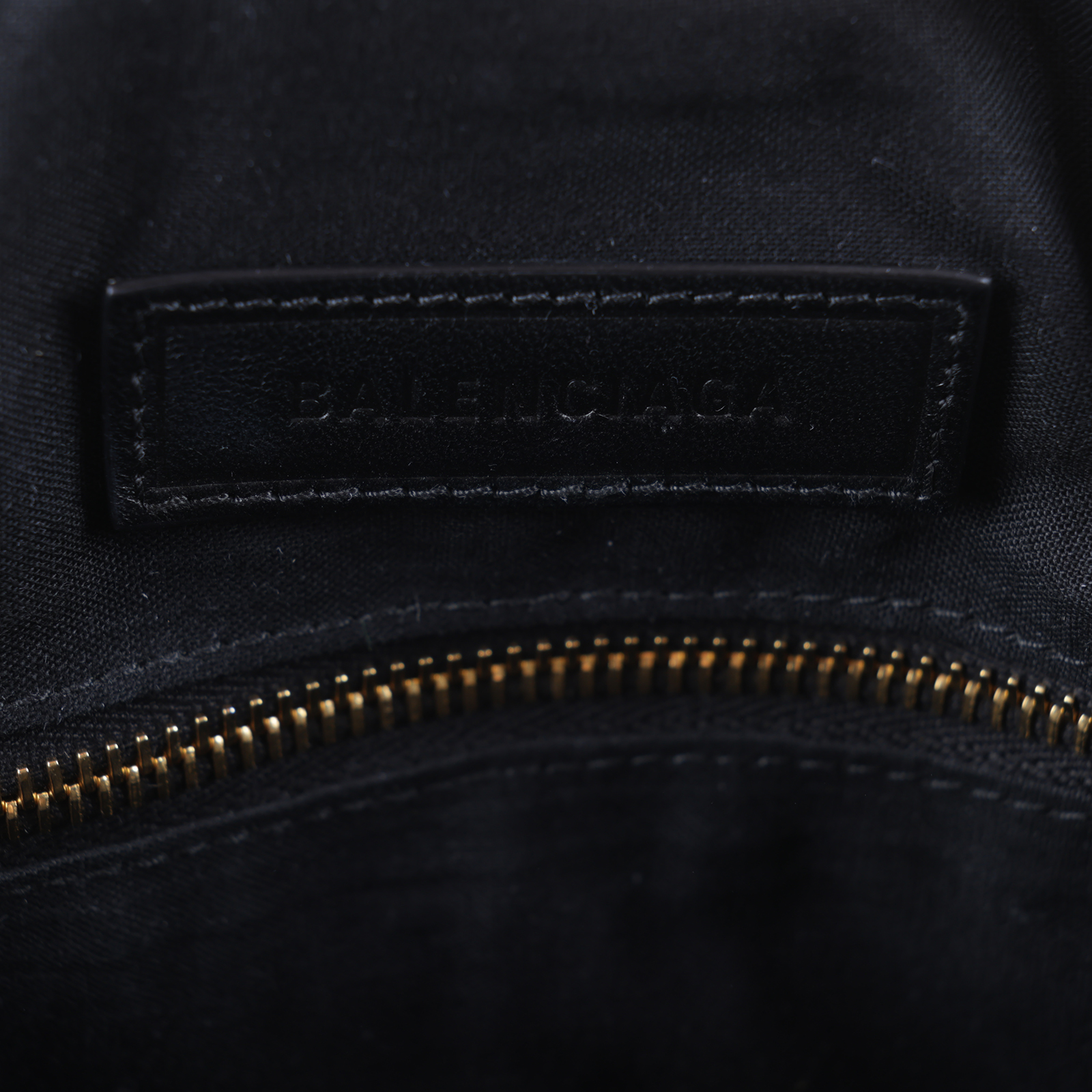 巴黎世家 BALENCIAGA Crush M 肩背包 手提包 金色五金 806487210J1 黑抓皺CRUSH ZIPPED HOBO MEDIUM 防塵袋