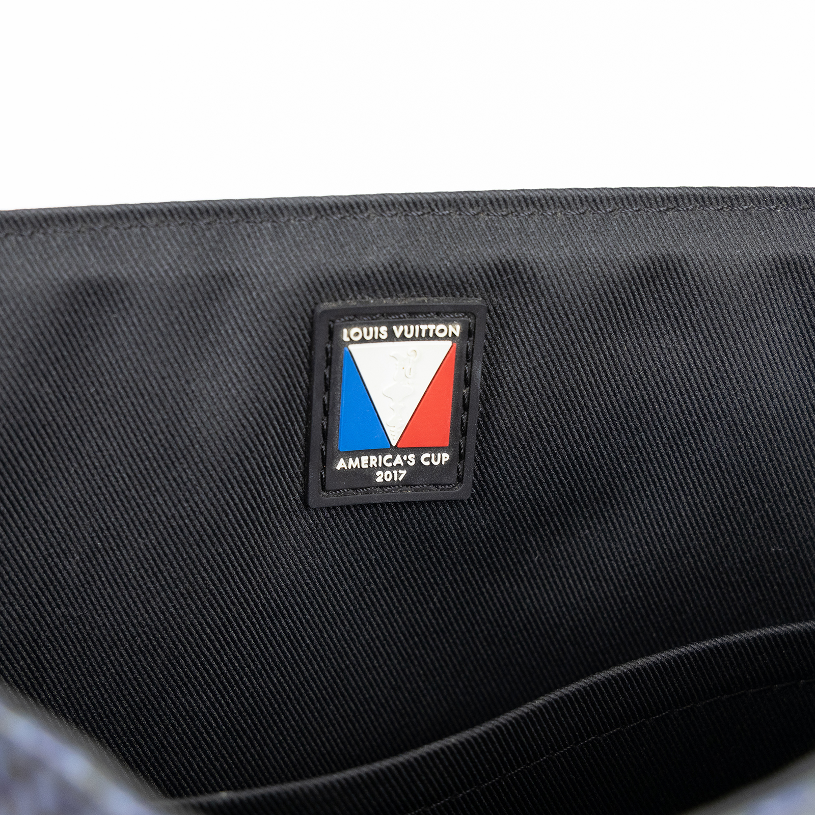 路易威登 LOUIS VUITTON District PM  郵差包 斜背包 美洲杯帆船賽 限量款 N44003  無附屬品