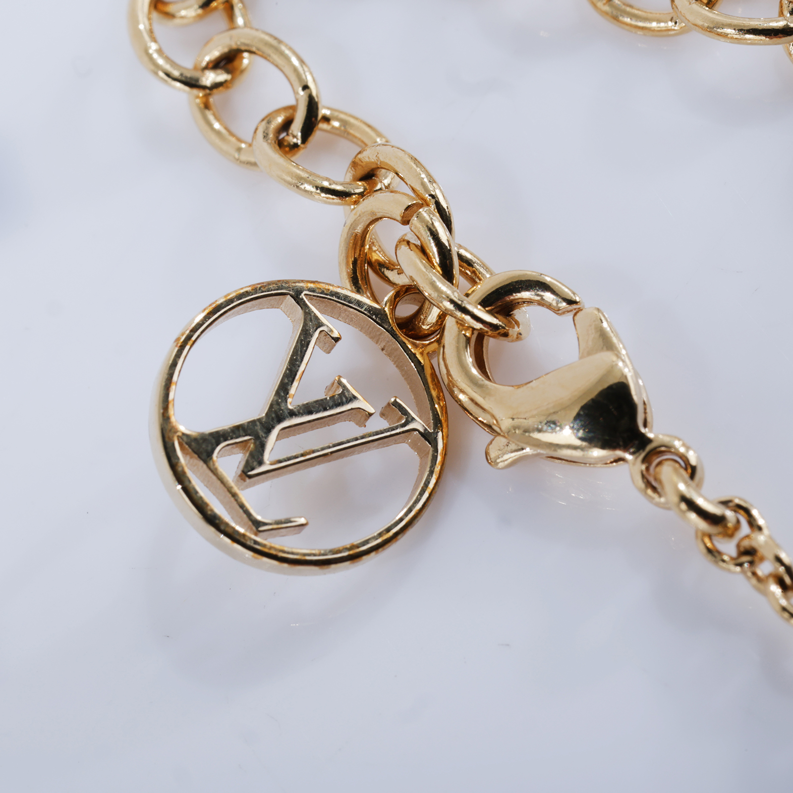 路易威登 LOUIS VUITTON Essential V 項鏈 金屬色 M61083 金色ESSENTIAL V項鍊 原廠盒子/防塵袋