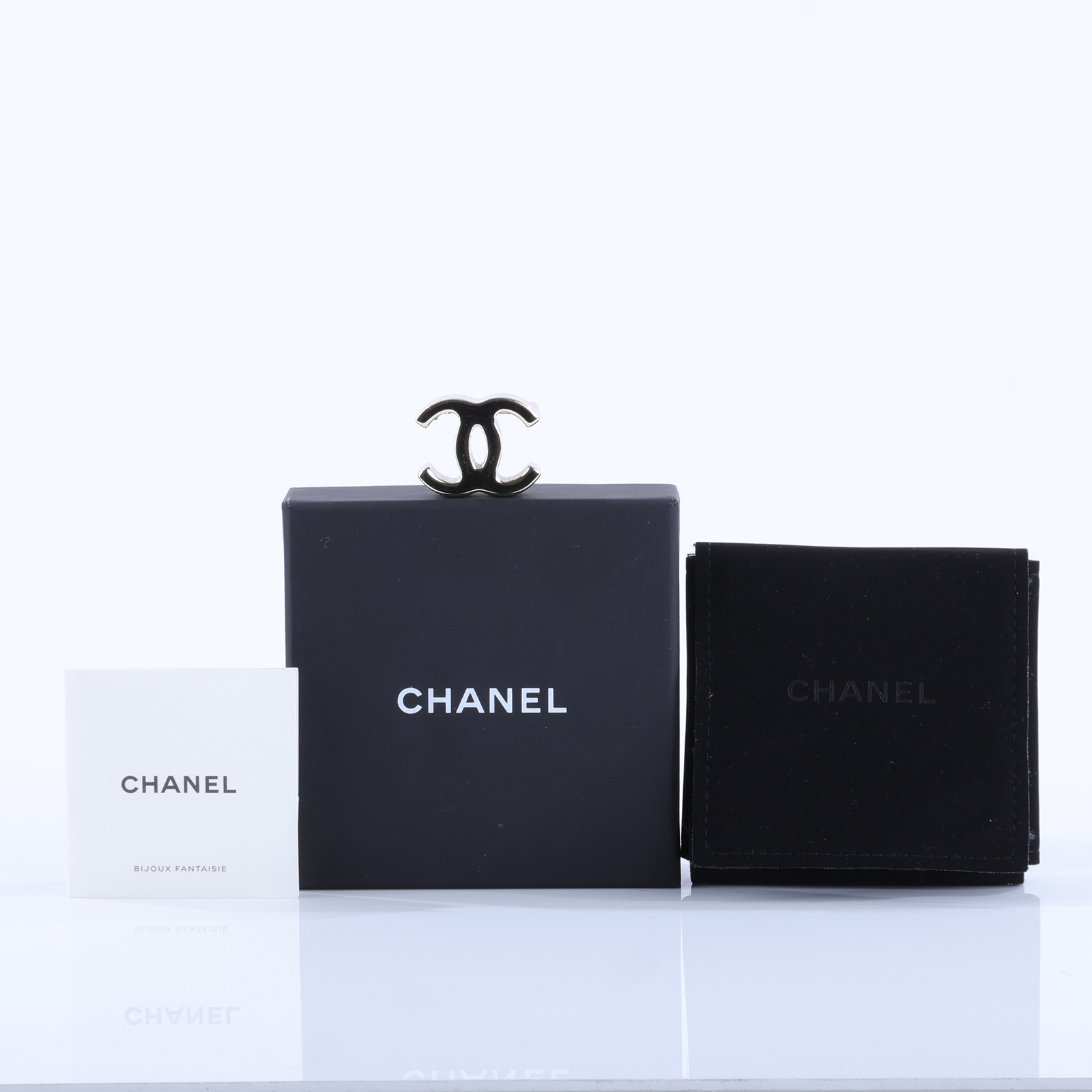 香奈兒 CHANEL CC LOGO 胸針 B22 K 淡金色雙C胸針 原廠盒子/內襯