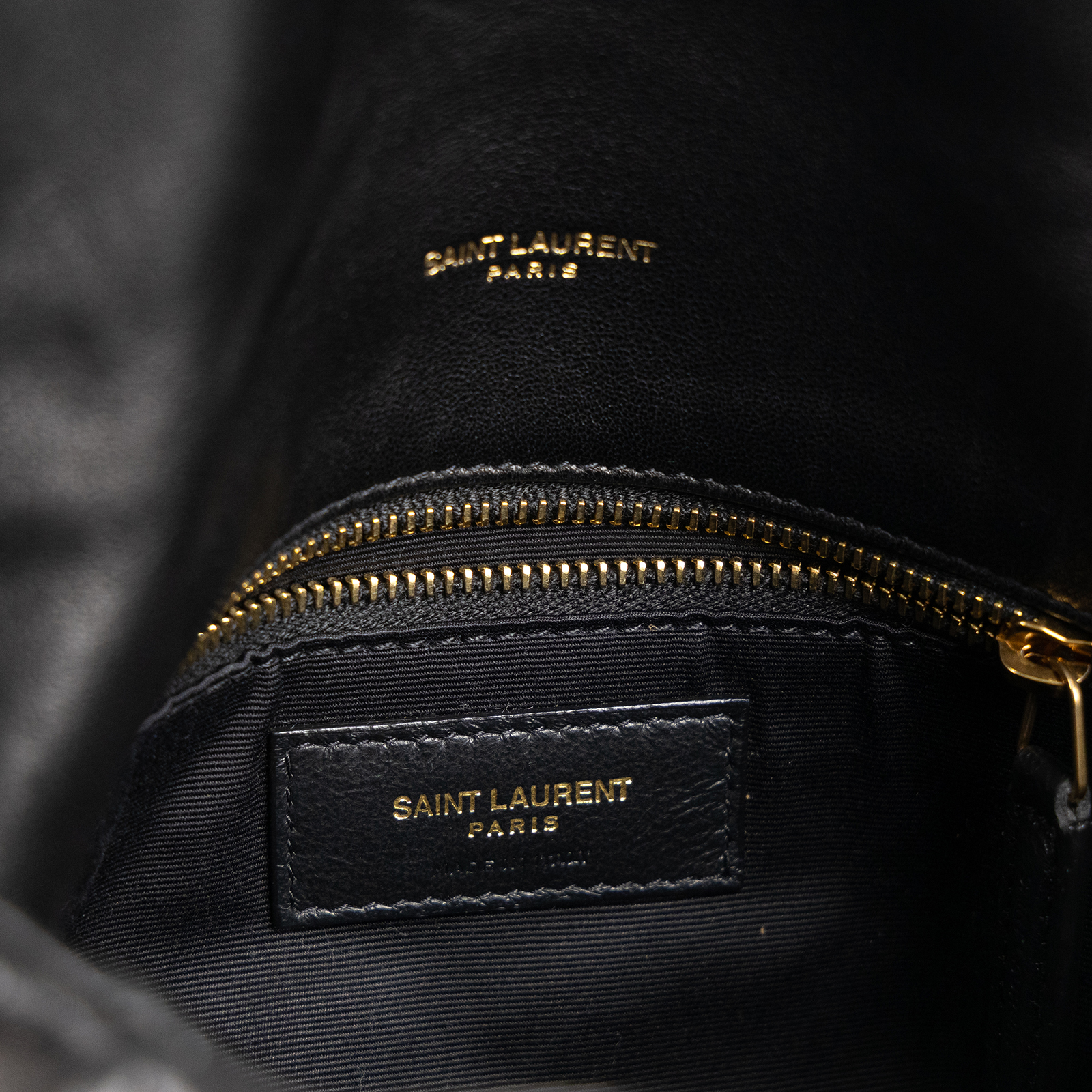 聖羅蘭 YSL SAINT LAURENT Puffer 絎縫納帕皮包 小型 金色五金 5774761EL07 黑金LOULOU PUFFER 防塵袋