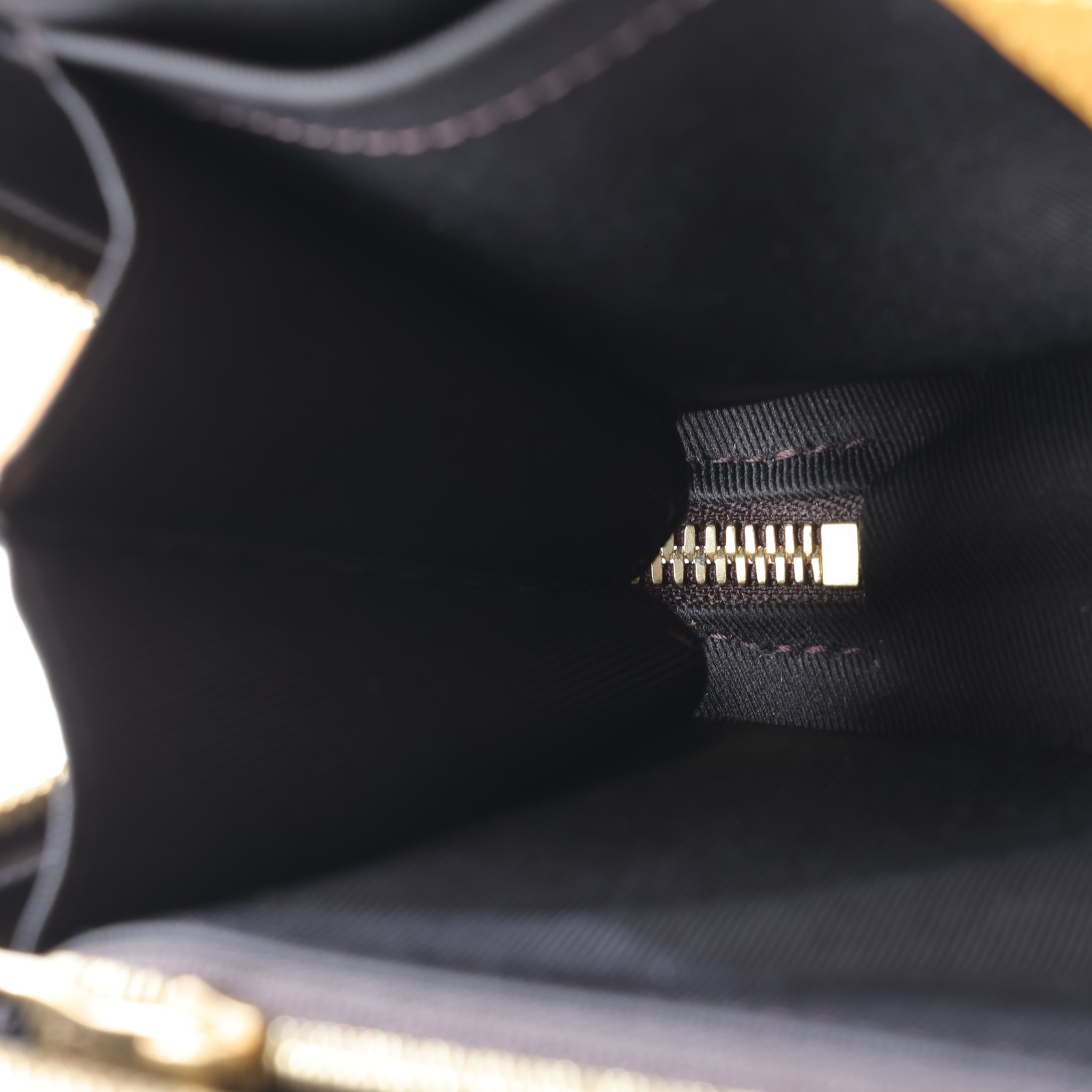路易威登 LOUIS VUITTON Soft Trunk 盒子包 肩背包 斜背包 M81580 晶片款 Soft Trunk扭曲波浪造型盒子包 防塵袋/背帶