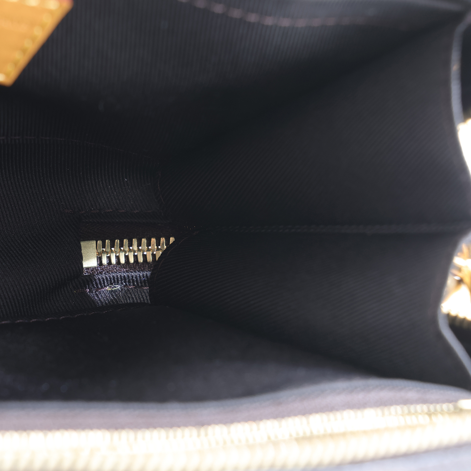 路易威登 LOUIS VUITTON Soft Trunk 盒子包 肩背包 斜背包 M81580 晶片款 Soft Trunk扭曲波浪造型盒子包 防塵袋/背帶