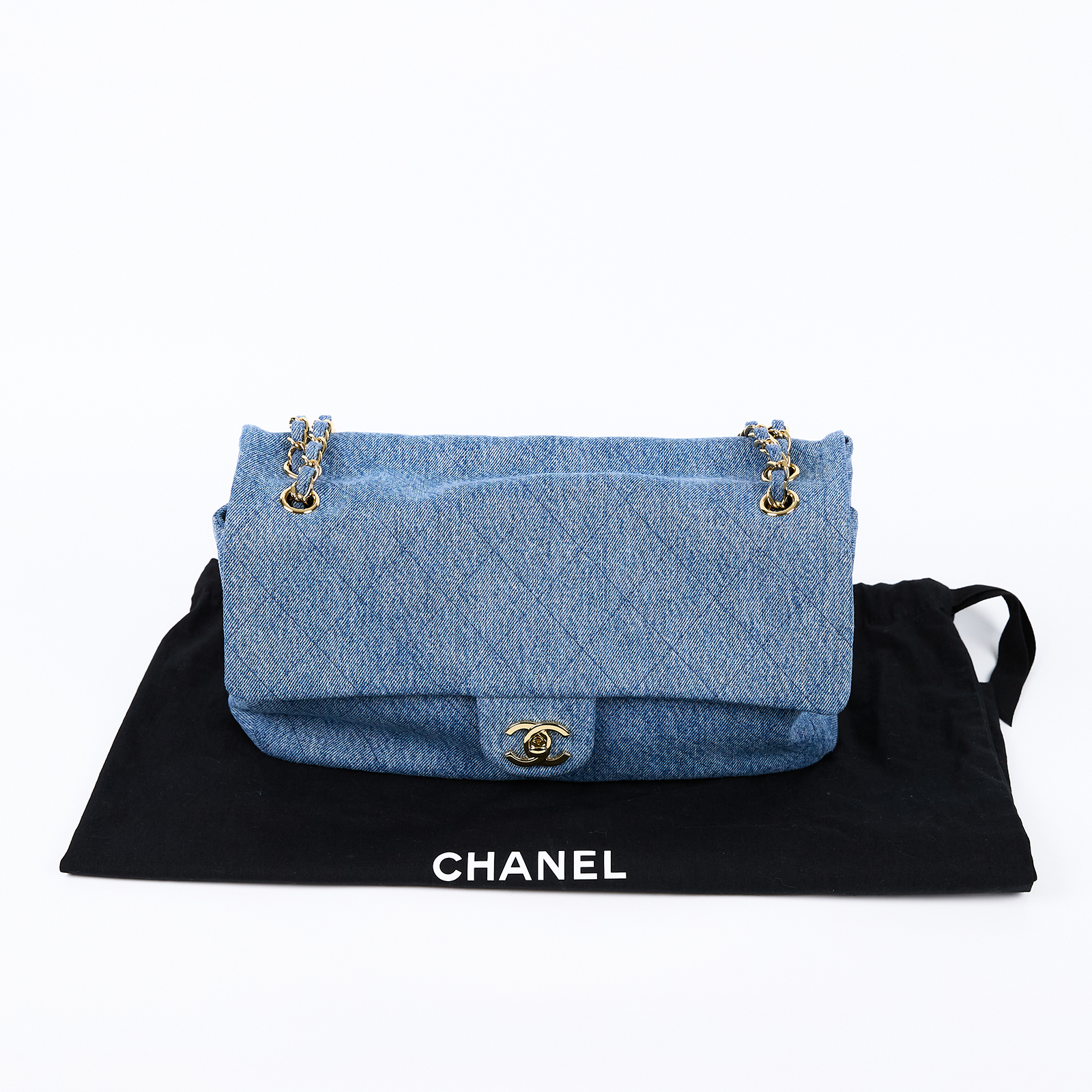 香奈兒 CHANEL 特大號垂蓋手袋 Maxi Flap Bag AS6281 B25004 晶片款 單寧 MAXI FLAP BAG 防塵袋