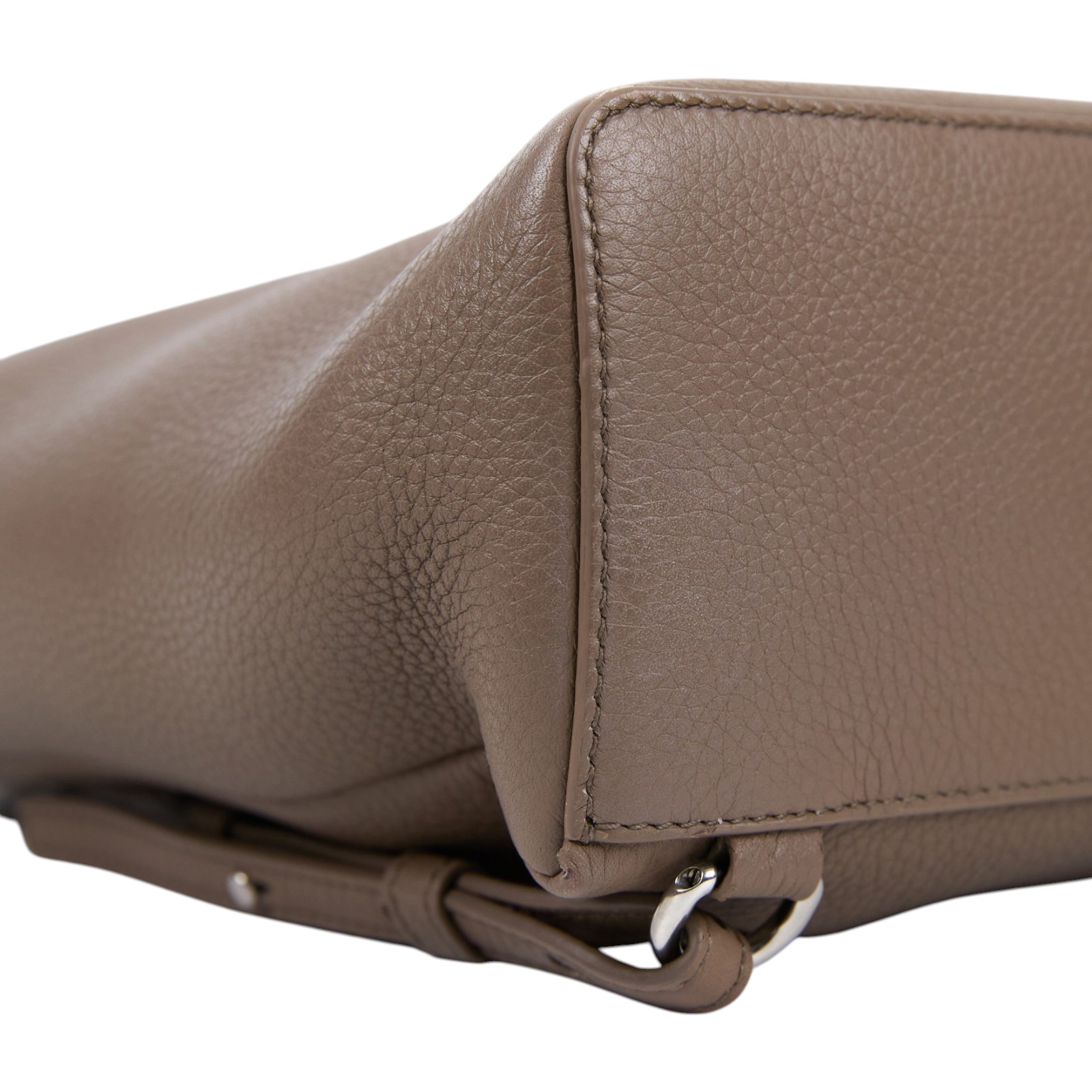 諾悠翩雅 LORO PIANA Extra Pocket 背包 L23.5 FAN4041 暖乳香色/復古銀EXTRA POCKET背包 L23.5 無附屬品