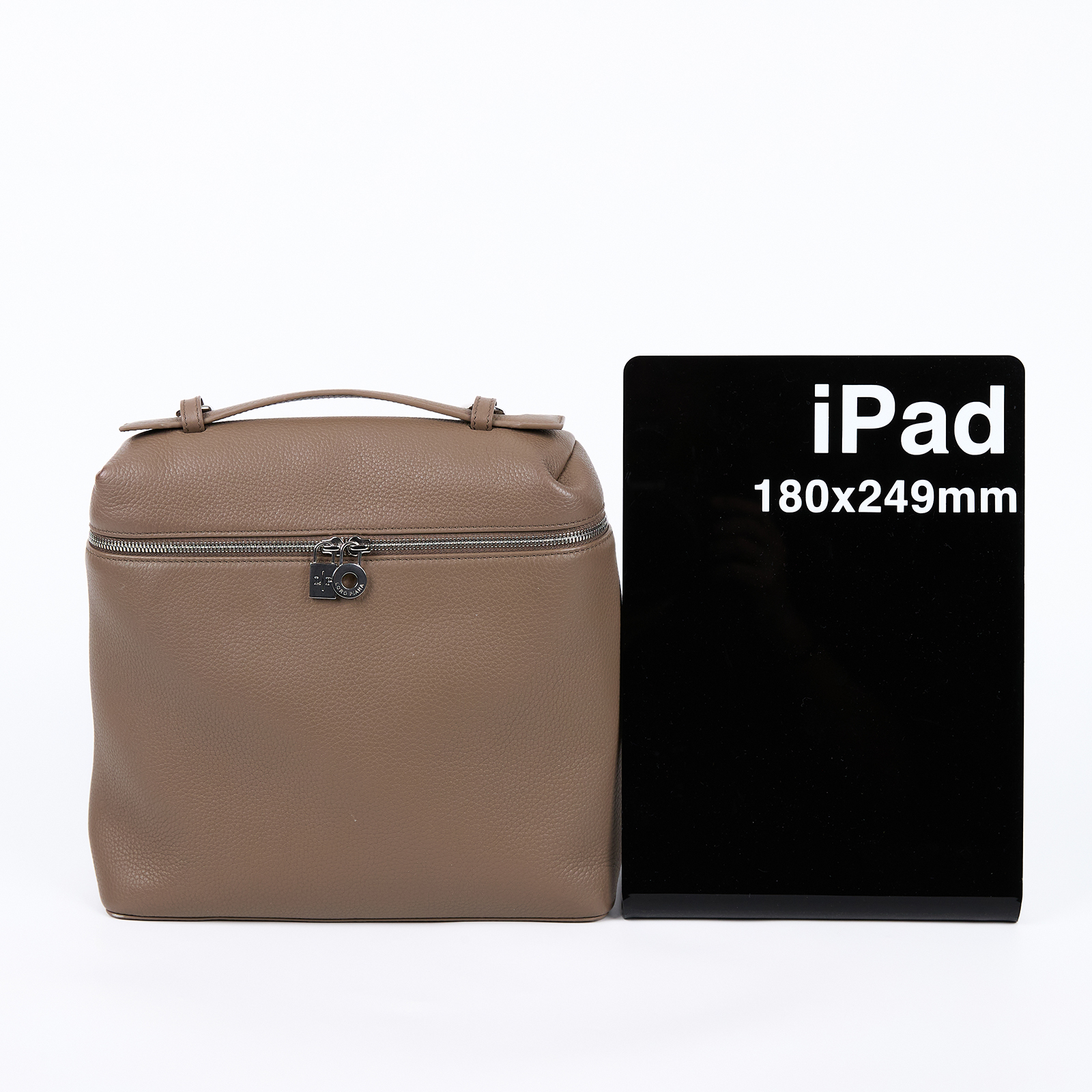 諾悠翩雅 LORO PIANA Extra Pocket 背包 L23.5 FAN4041 暖乳香色/復古銀EXTRA POCKET背包 L23.5 無附屬品