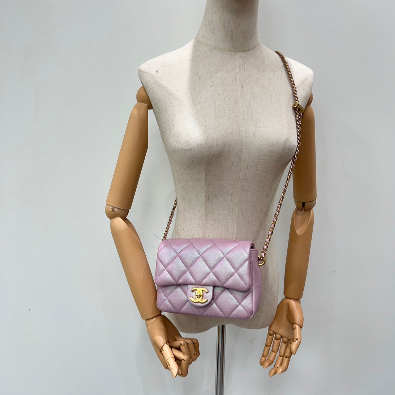 香奈兒CHANEL 荔枝皮方胖口蓋包紫粉人魚荔枝方胖防塵袋二手精品- BRAND