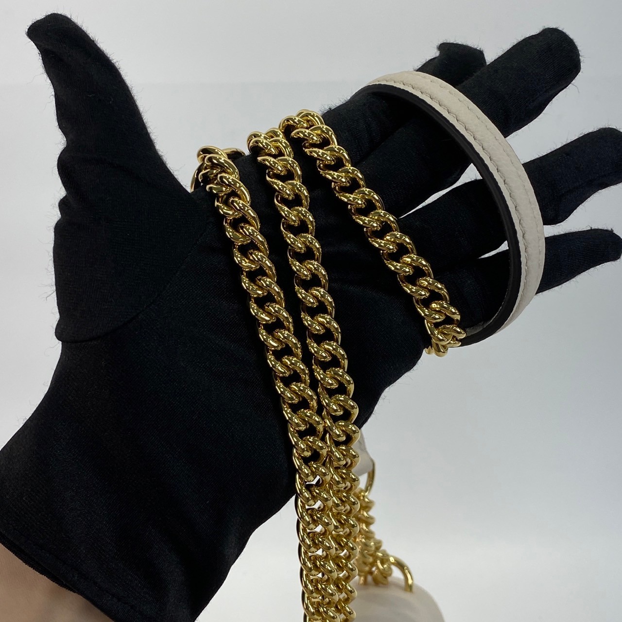 路易威登 LOUIS VUITTON Mylockme 鏈帶 手袋 肩背 手提包 M22190 晶片款 粉白MYLOCKME鍊條包 原廠盒子/防塵袋