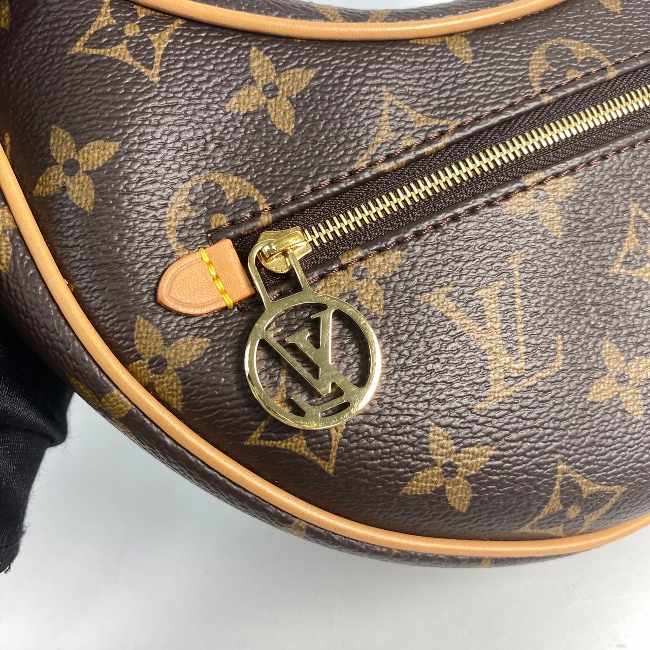 路易威登 LOUIS VUITTON Loop 半月 法棍包 豌豆包 老花 腋下單肩包 M81098 原花LOOP PM 防塵袋