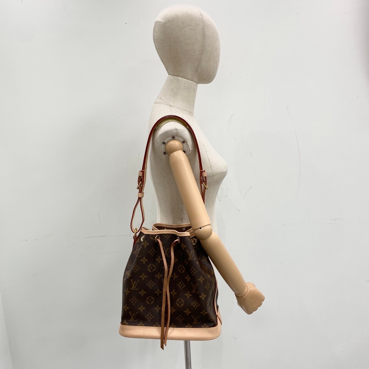 路易威登 LOUIS VUITTON Petit Noé 束口 水桶包 經典帆布 M46984 晶片款 原花新款水桶包 防塵袋/購買證明