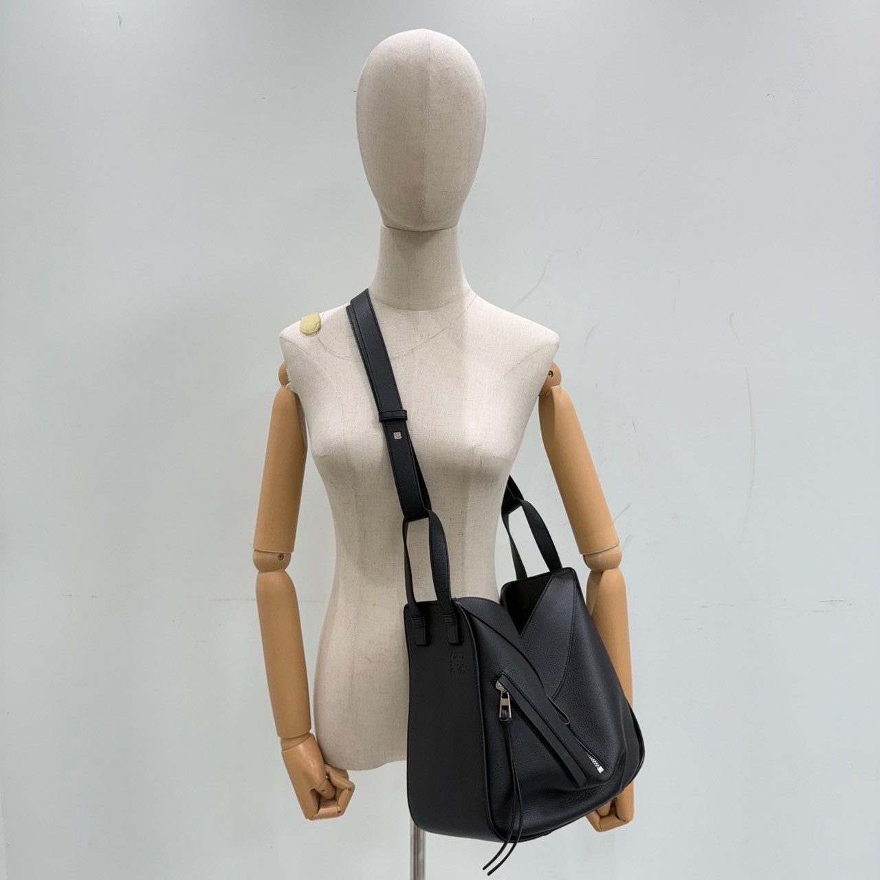 羅意威 LOEWE Small Hammock bag 手提 斜背包  黑HAMMOCK SMALL 防塵袋