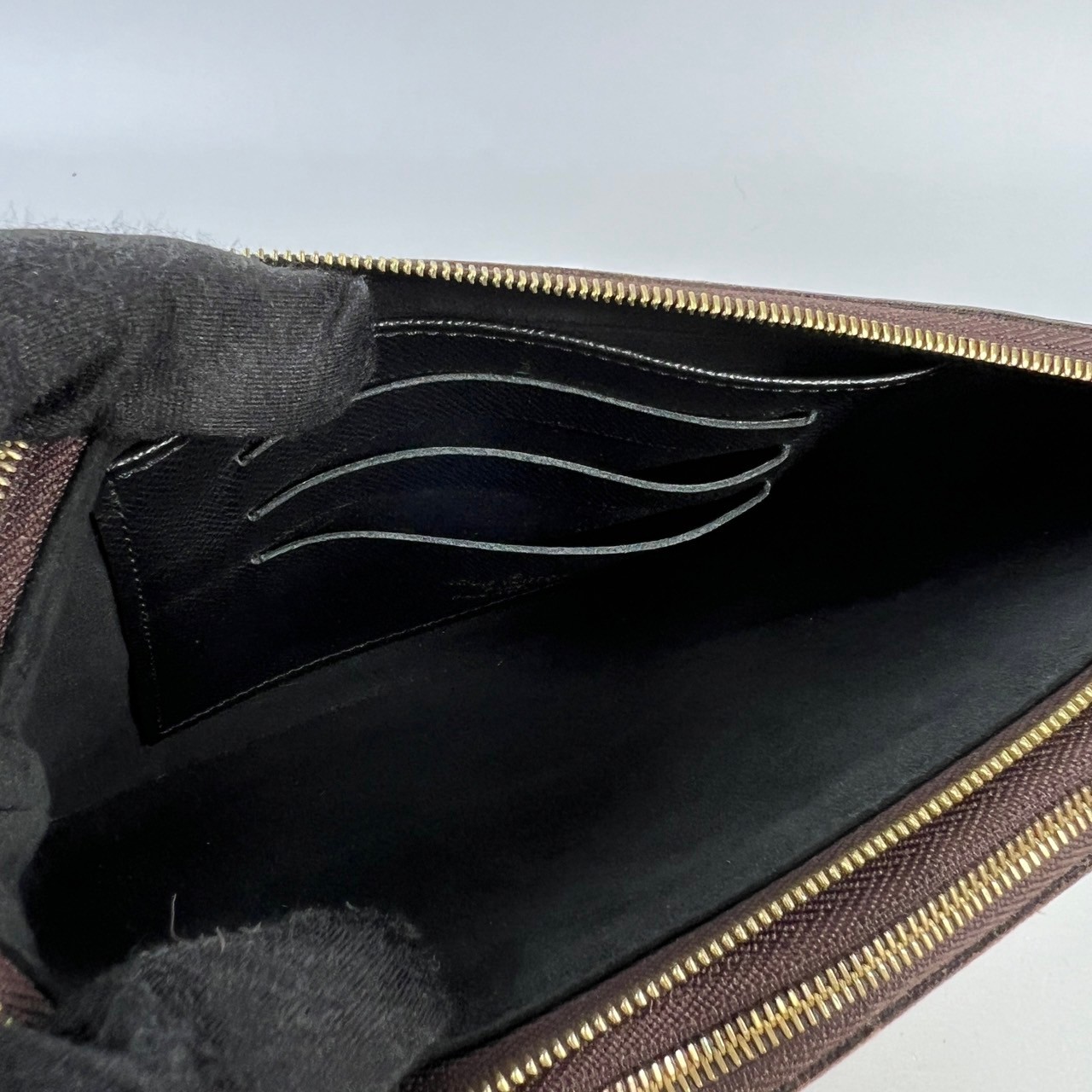 路易威登 LOUIS VUITTON Double Zip Pochette Reverse 帆布 多夾層手拿 斜背包 M69203  防塵袋/背帶