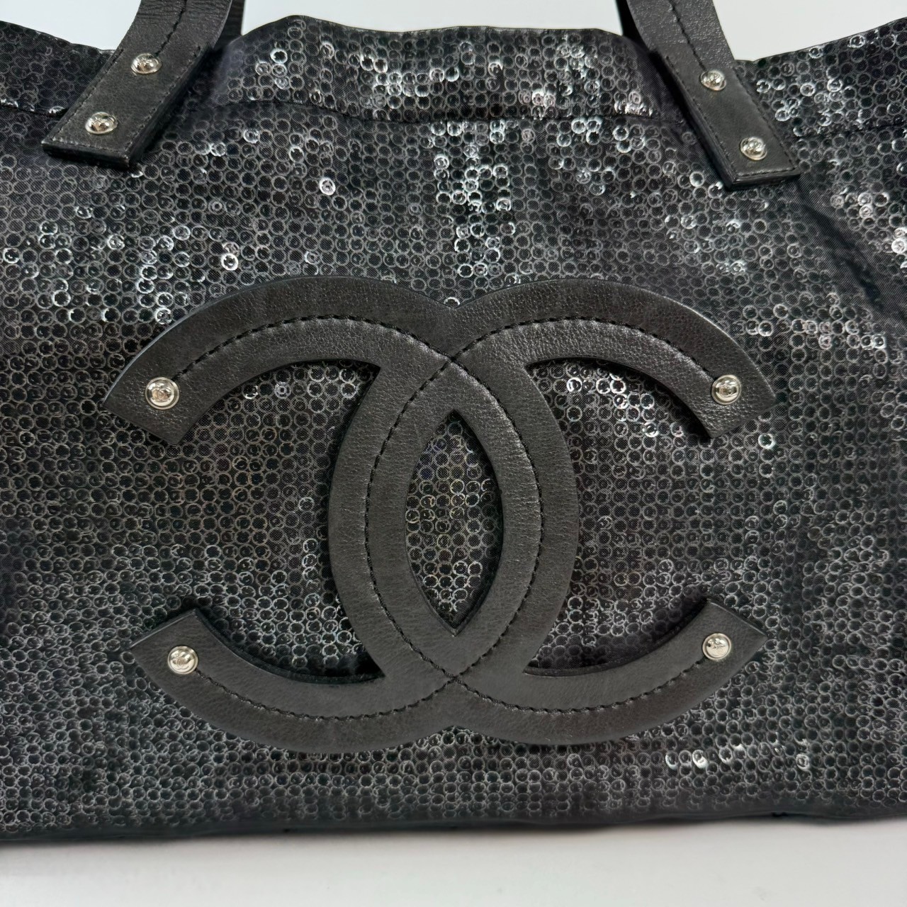 香奈兒 CHANEL CC logo 托特包  12開黑亮片托特