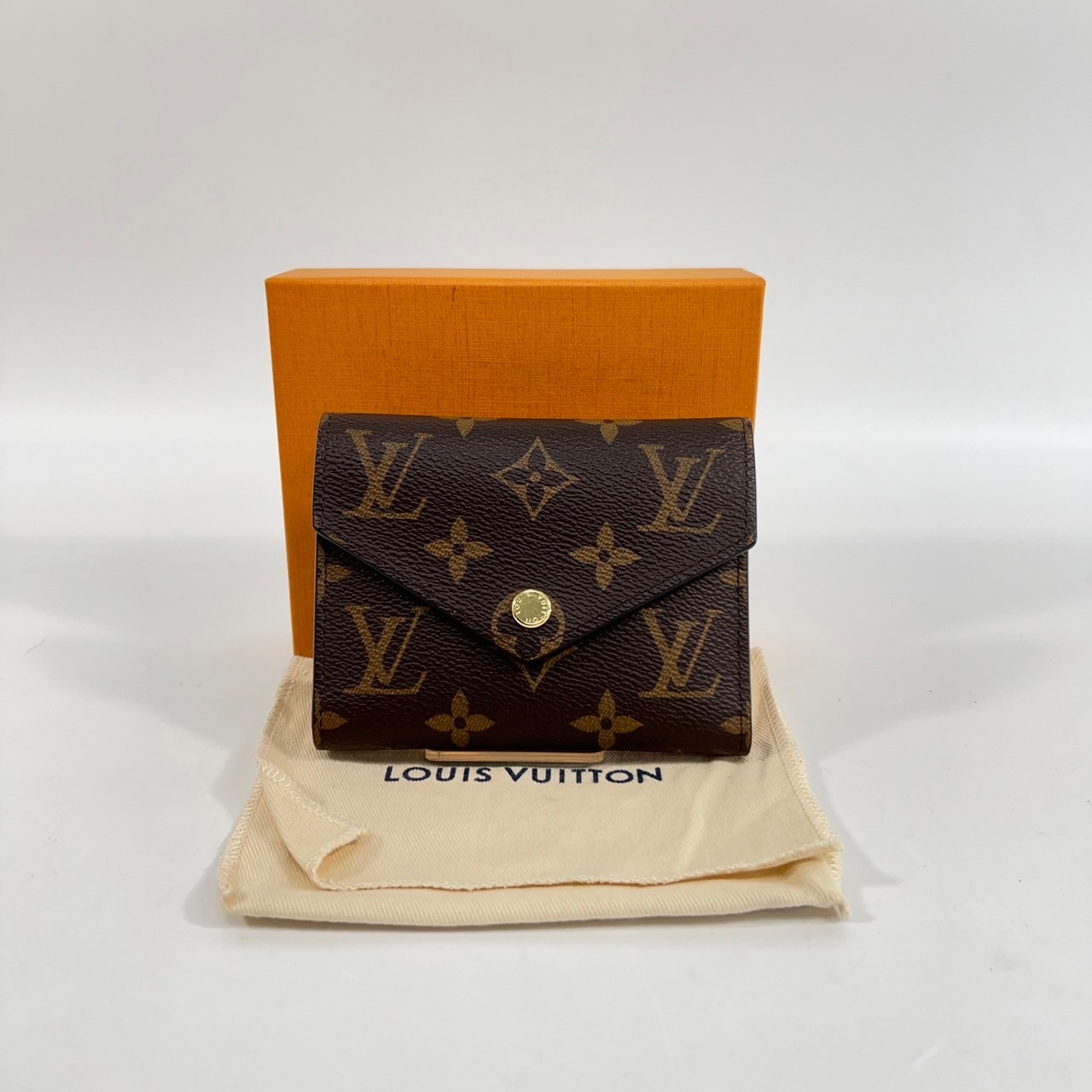 路易威登 LOUIS VUITTON Victorine 錢包 塗層帆布 Monogram M62472 晶片款 棕原花VICTORINE 原廠盒子/防塵袋