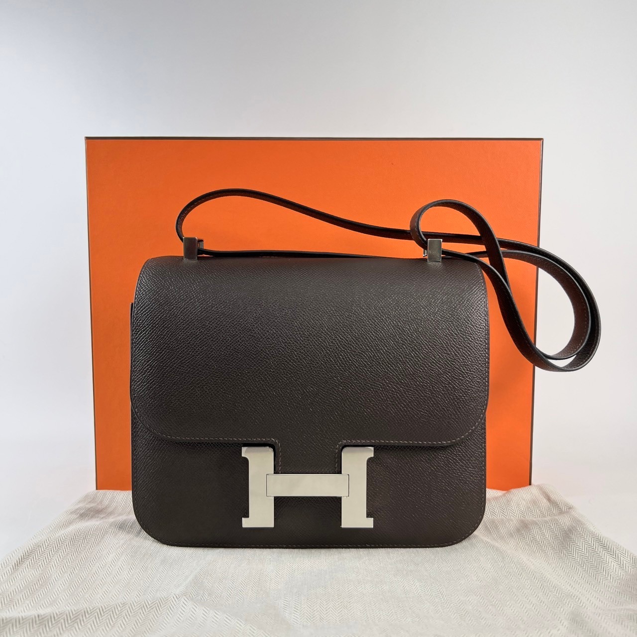 愛馬仕 Hermès Constance Bag 康康包 24 CN24 Y刻 烏木色CONSTANCE24 原廠盒子/防塵袋