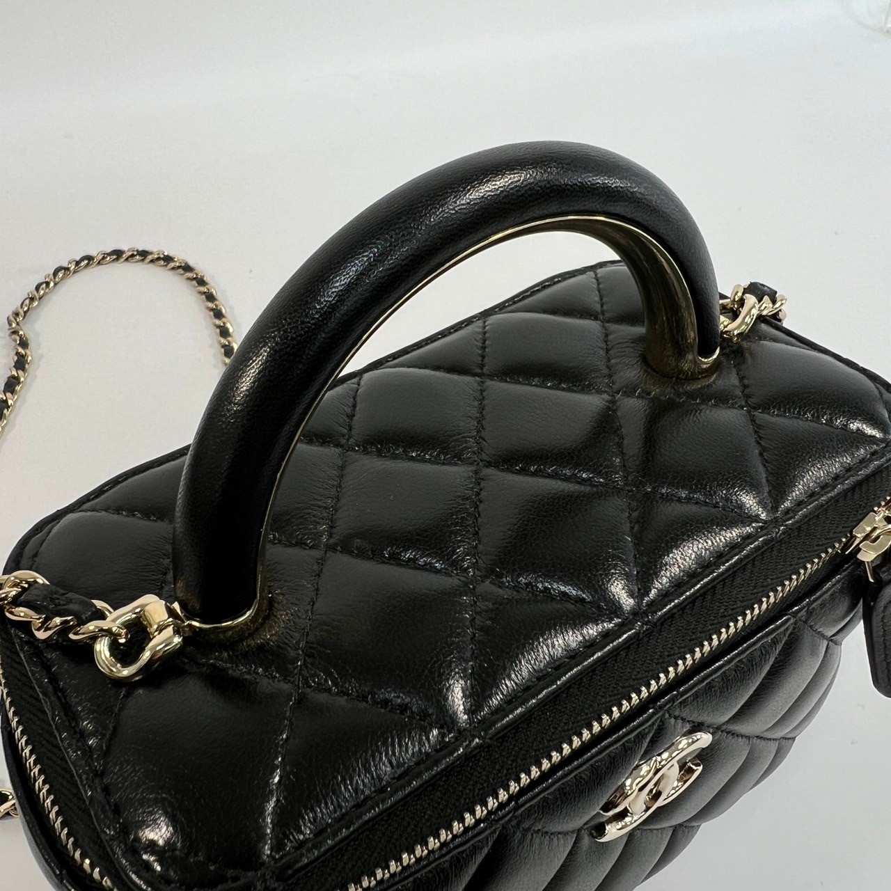 香奈兒 CHANEL Vanity Case Handle 斜背 手提 化妝箱 AP2846 晶片款 黑淡金羊 COCO 手把化妝箱 防塵袋/原廠盒子/購買證明