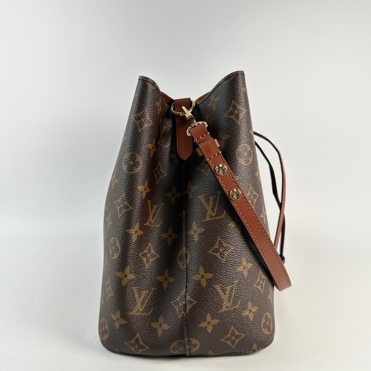 路易威登 LOUIS VUITTON NéoNoé MM 經典帆布 肩背 水桶包 棕色 M44887 晶片款 　棕原花NéoNoé 水桶包 無附屬品