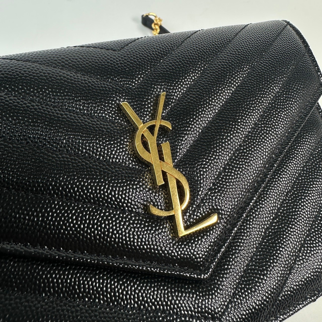 聖羅蘭 YSL SAINT LAURENT 山形紋 隨身錢包 695108BOW01 黑荔枝魚子醬WOC 防塵袋/原廠盒子