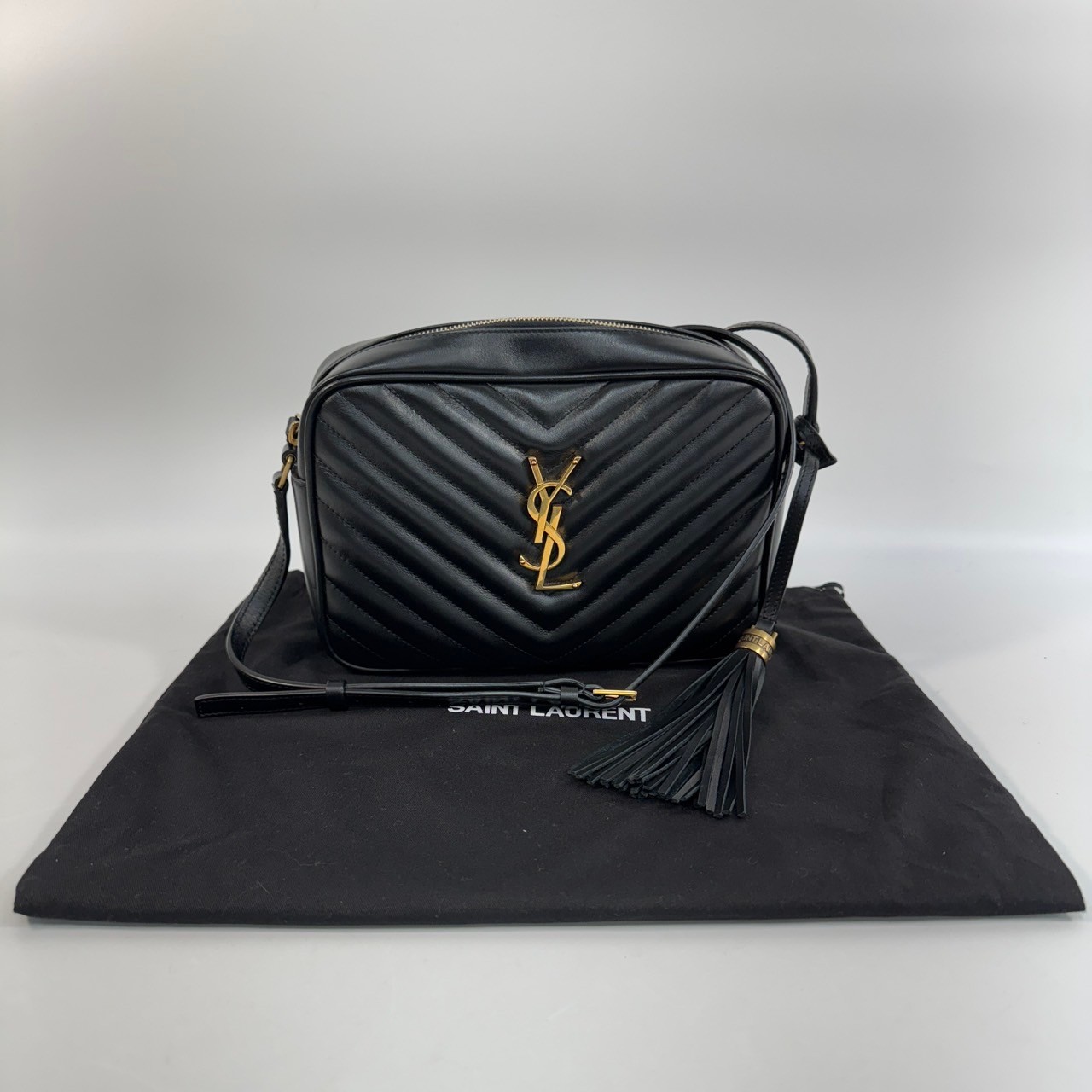 聖羅蘭 YSL SAINT LAURENT Lou 絎縫皮革相機袋 715232DV707 黑相機流蘇包 防塵袋