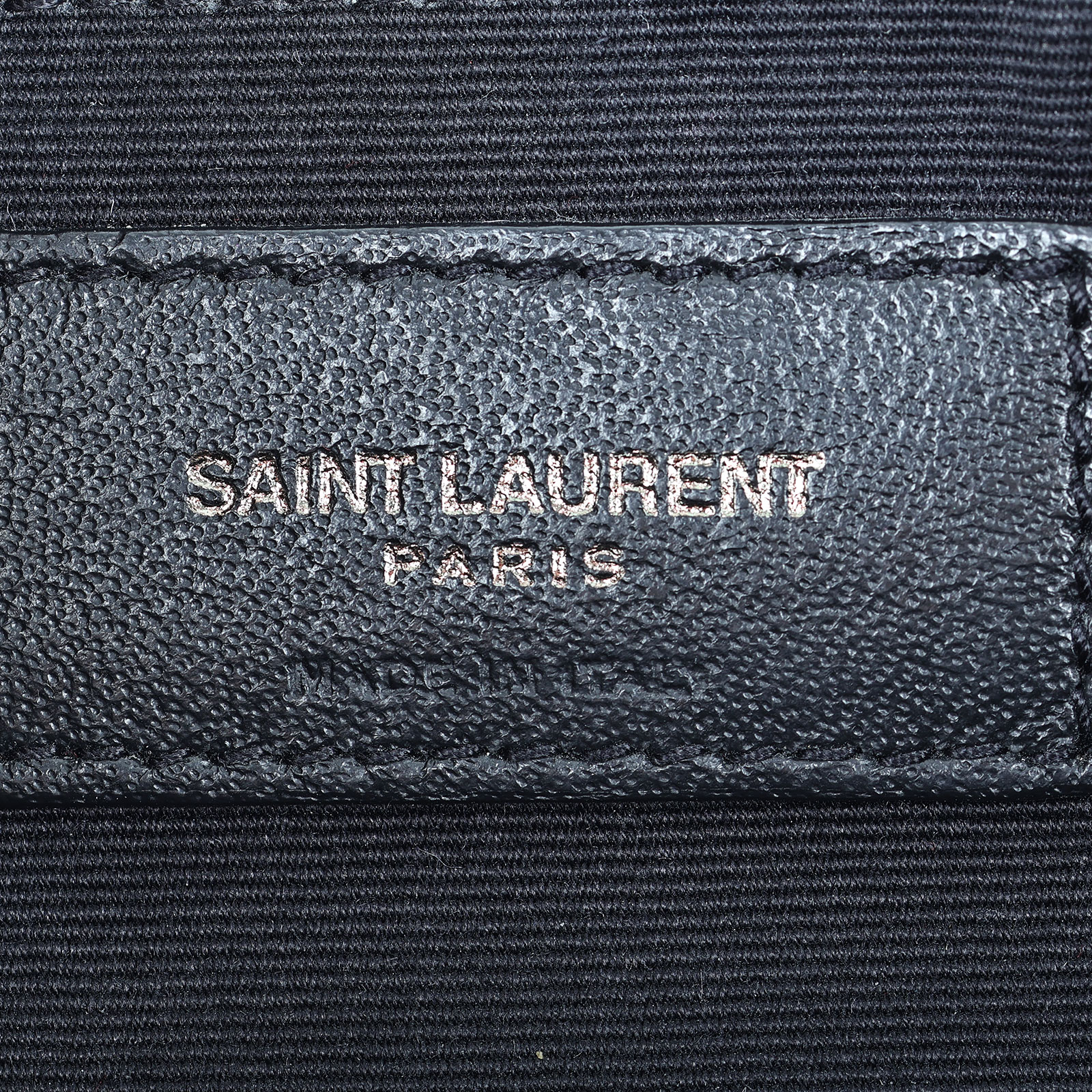 聖羅蘭 YSL SAINT LAURENT Lou 绗缝皮革 單肩包 中型 574494DV707 黑山形紋流蘇相機包 防塵袋