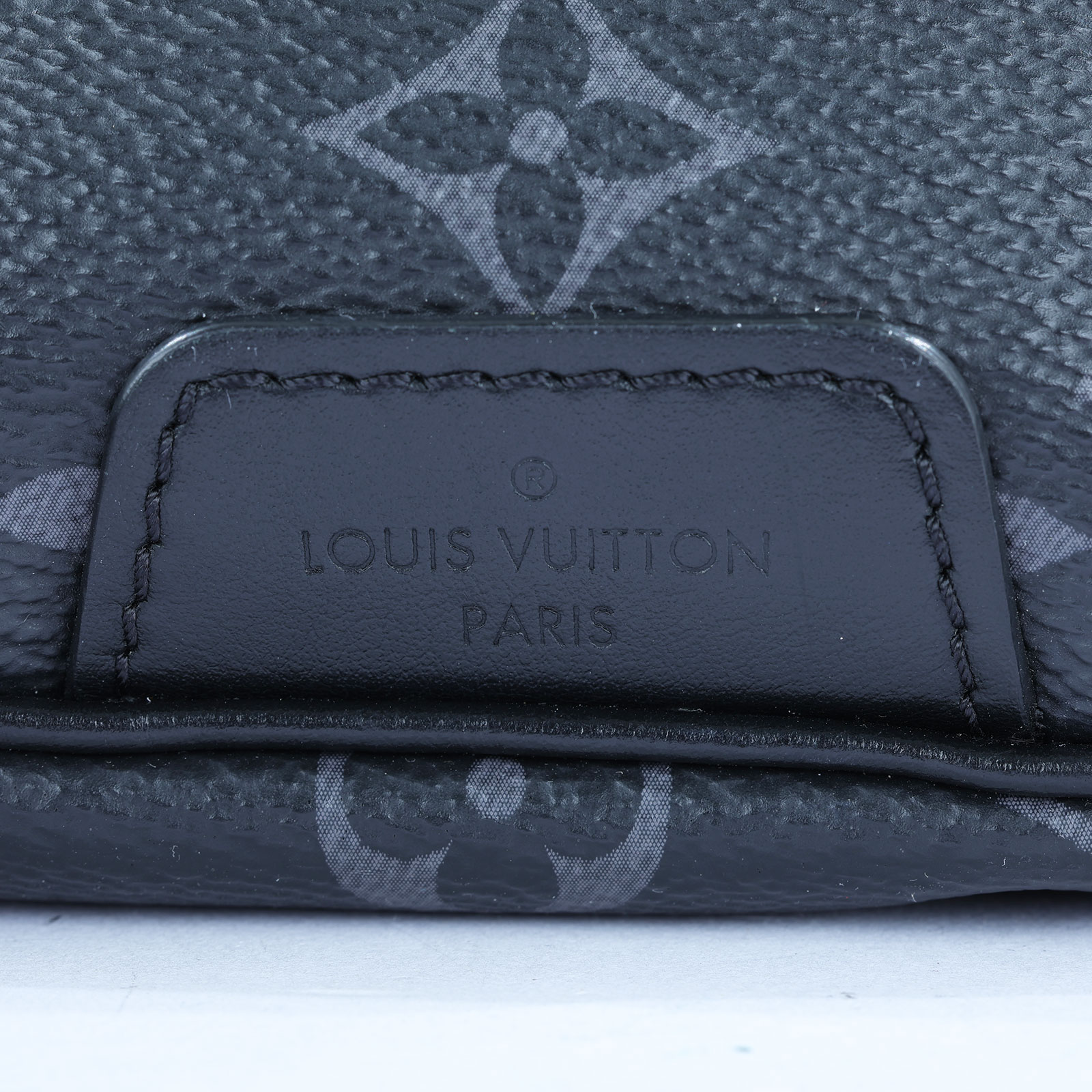 路易威登 LOUIS VUITTON Discovery PM 腰包 Monogram Eclipse 黑色 M46035 晶片款  原廠盒子/防塵袋