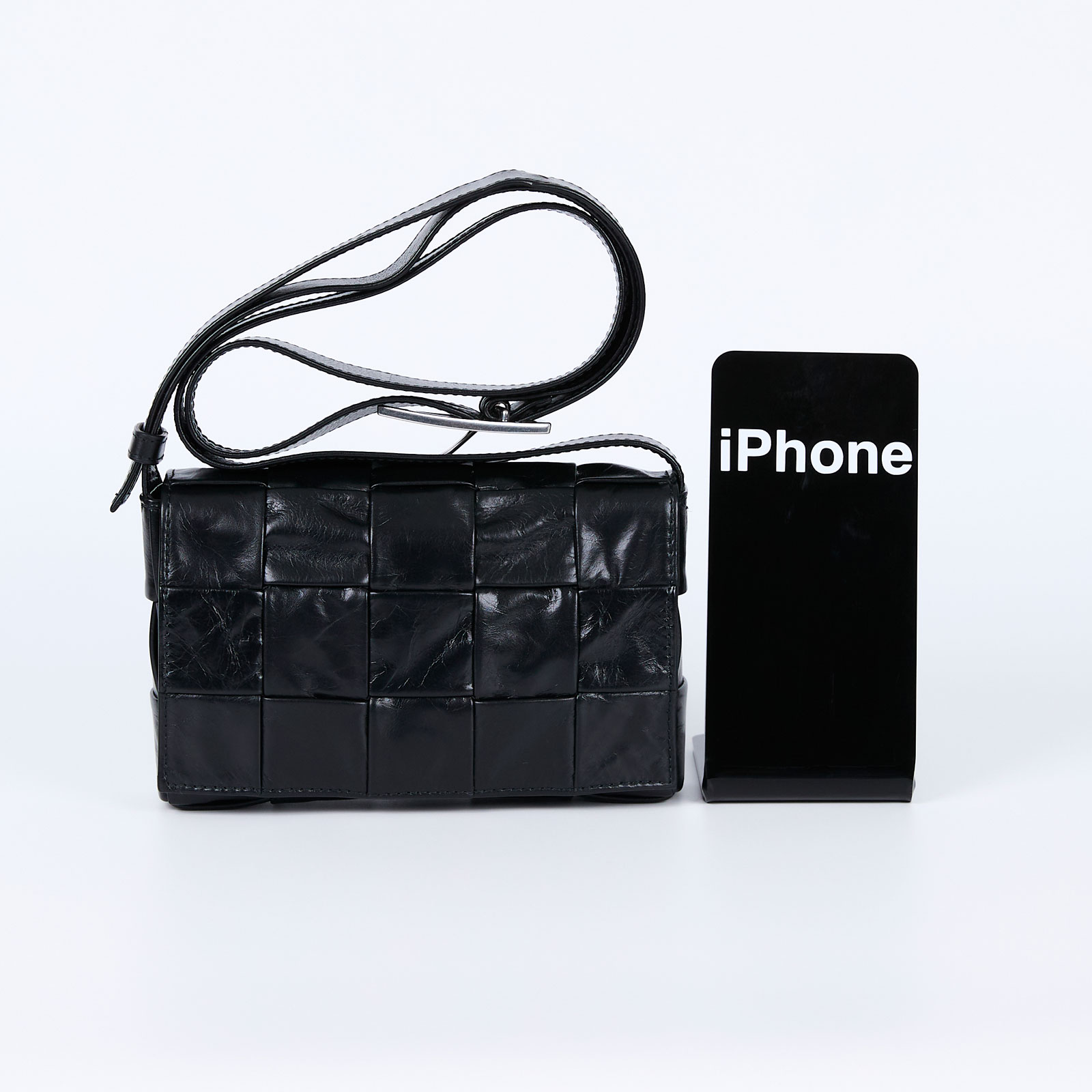 寶緹嘉 BOTTEGA VENETA Small Cassette 斜背包 小型 717587 黑油蠟皮CASSETTE 3X5 防塵袋
