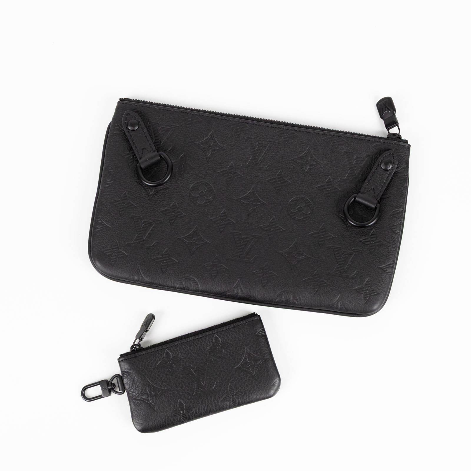 路易威登 LOUIS VUITTON Trio 肩背 郵差包 M46602 晶片款 黑原花壓紋牛皮TRIO三合一 原廠盒子/防塵袋/購買證明